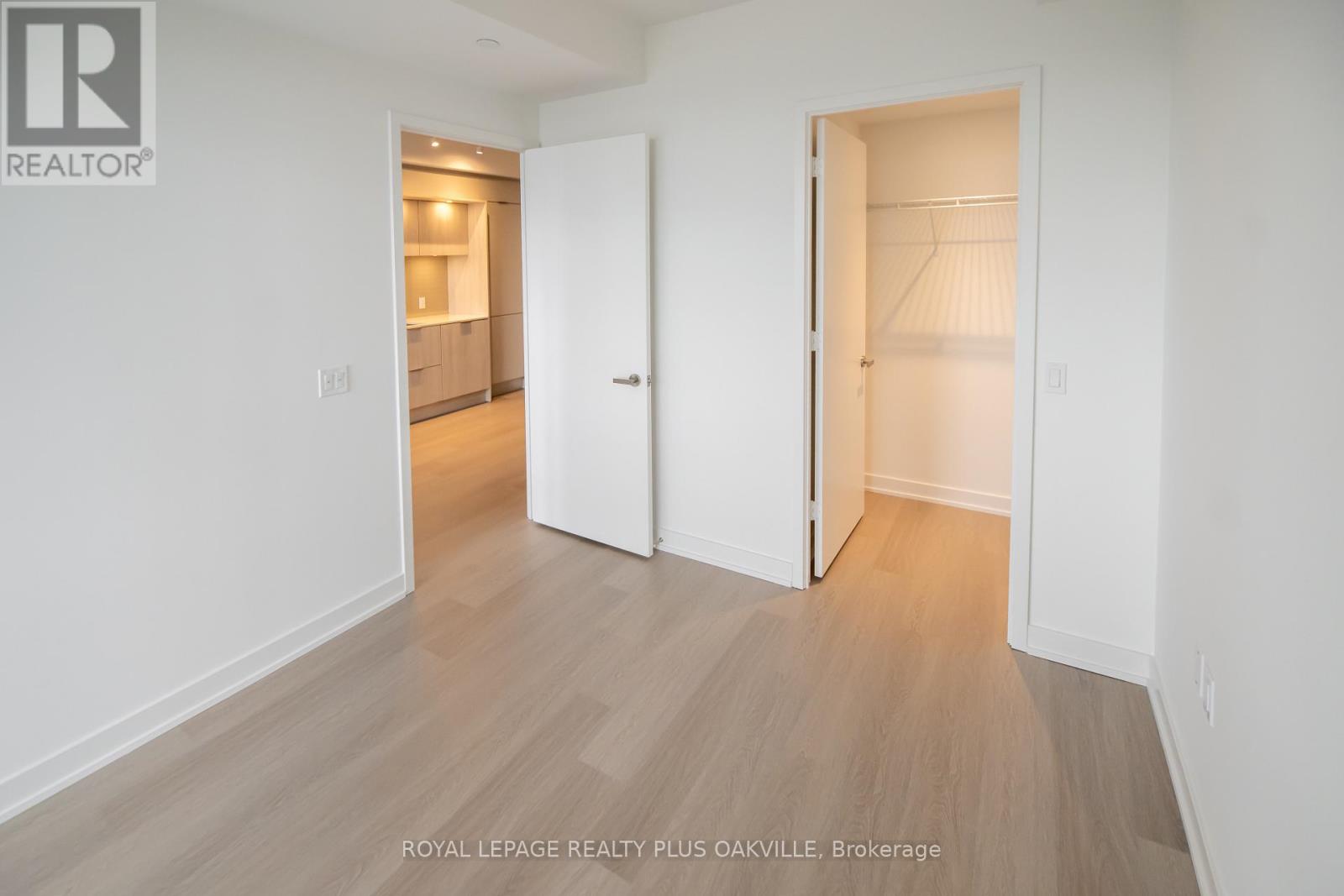 1505 - 488 Burnhamthorpe Road W, Mississauga, Ontario  L5B 0R4 - Photo 12 - W12988364