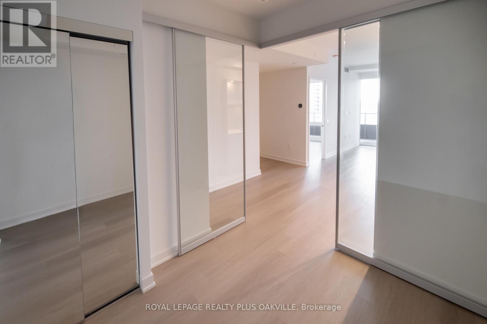 1505 - 488 Burnhamthorpe Road W, Mississauga, Ontario  L5B 0R4 - Photo 14 - W12988364