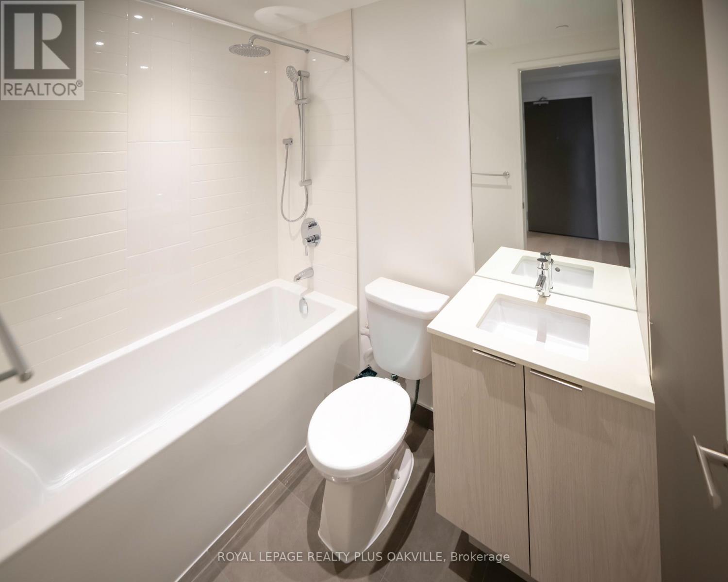 1505 - 488 Burnhamthorpe Road W, Mississauga, Ontario  L5B 0R4 - Photo 15 - W12988364