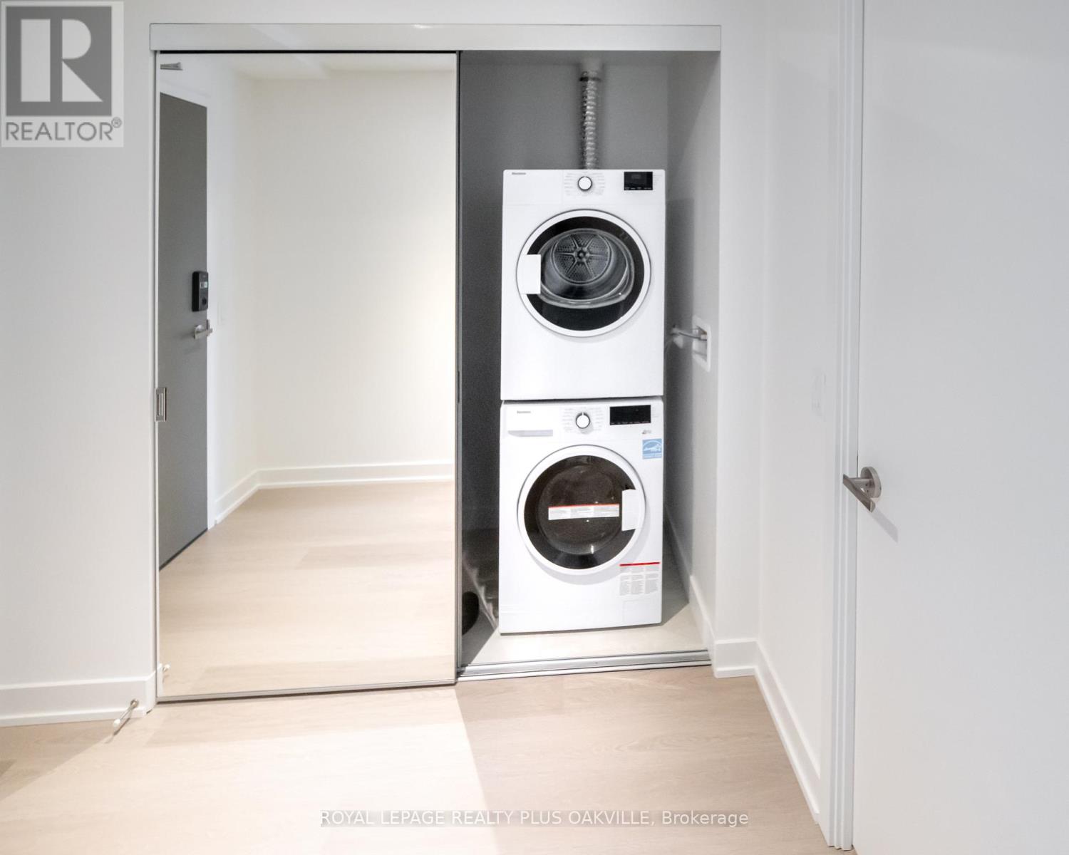 1505 - 488 Burnhamthorpe Road W, Mississauga, Ontario  L5B 0R4 - Photo 16 - W12988364