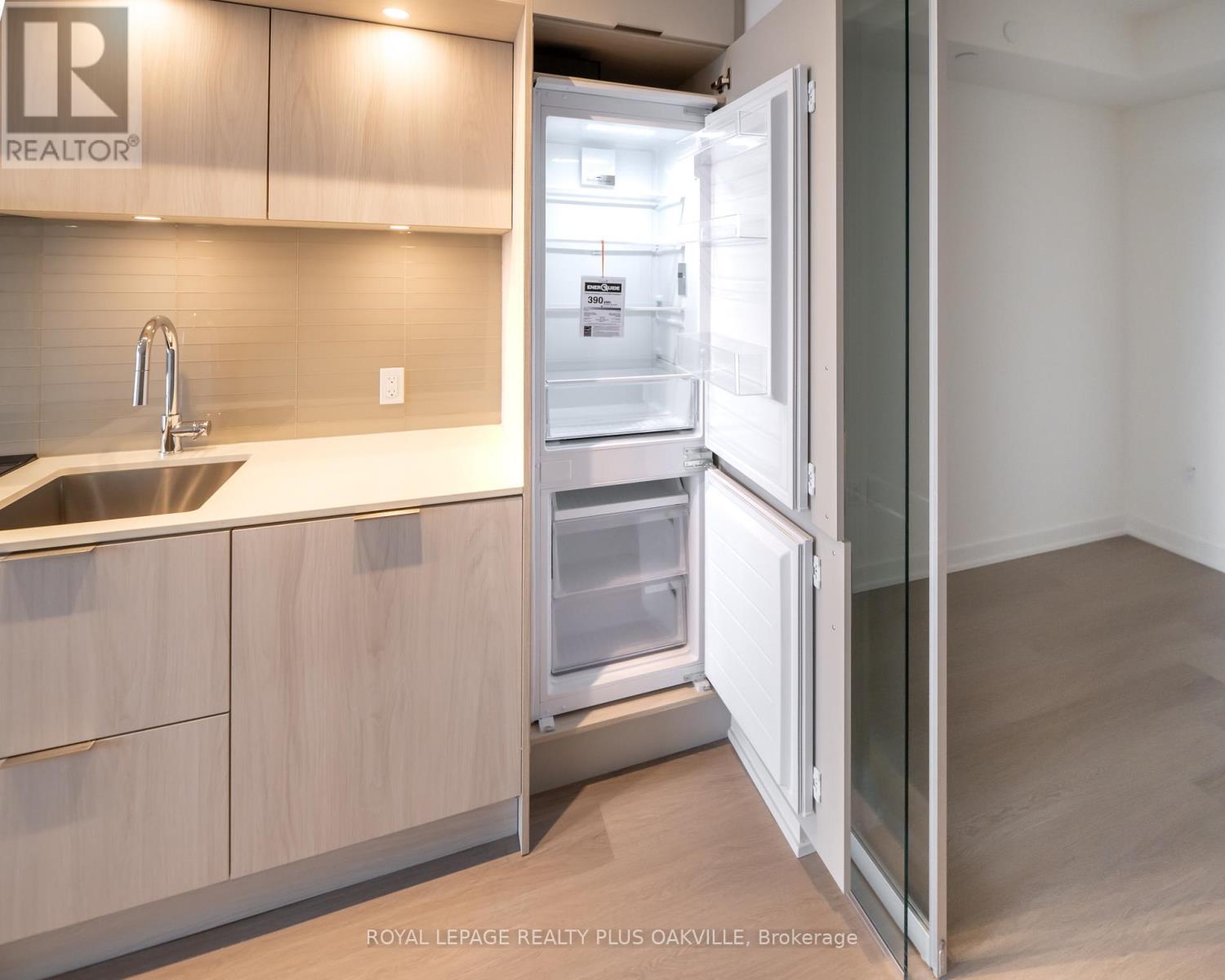 1505 - 488 Burnhamthorpe Road W, Mississauga, Ontario  L5B 0R4 - Photo 17 - W12988364