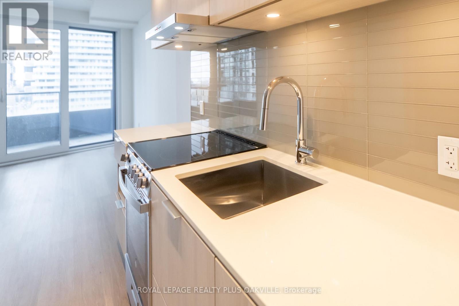 1505 - 488 Burnhamthorpe Road W, Mississauga, Ontario  L5B 0R4 - Photo 19 - W12988364