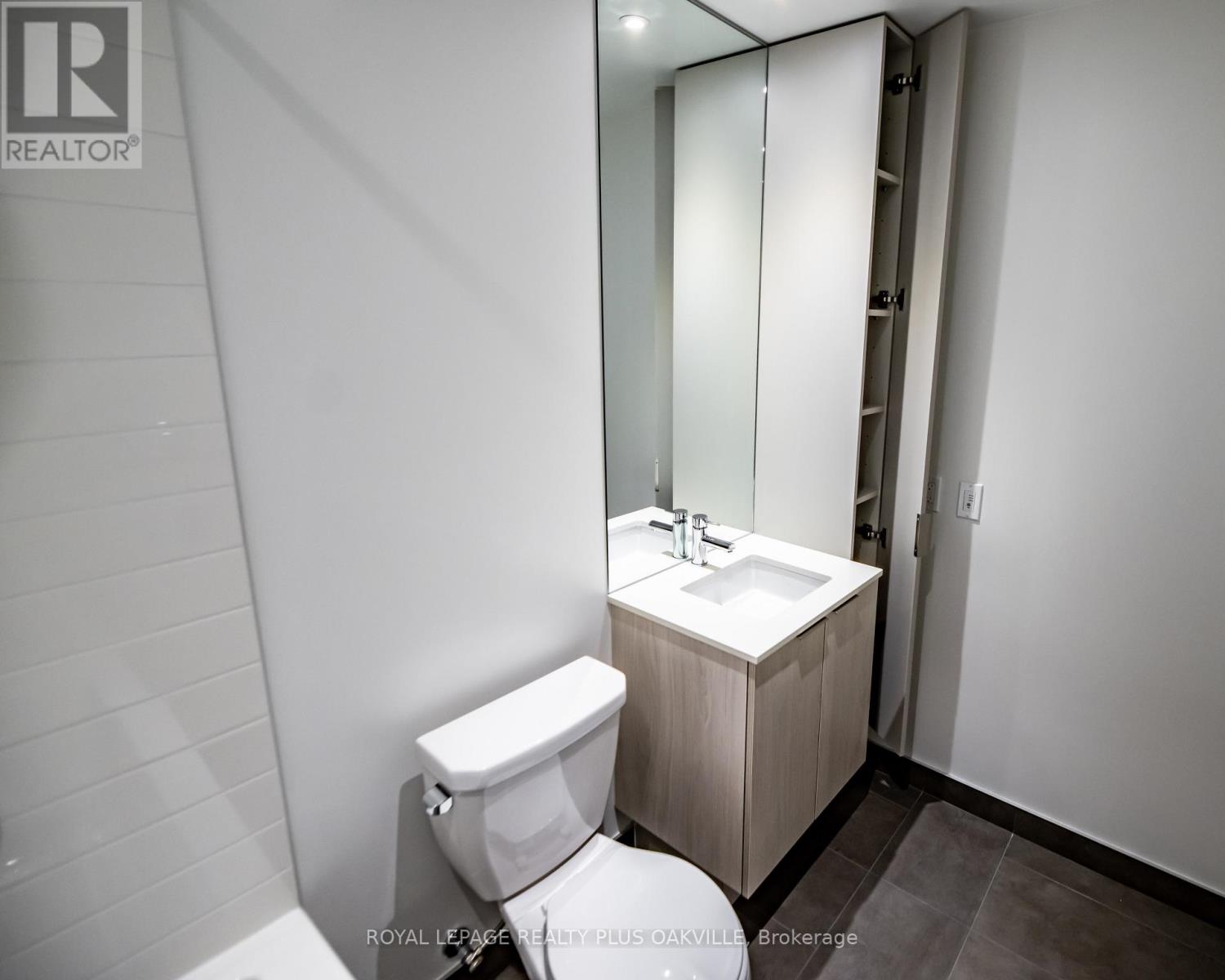 1505 - 488 Burnhamthorpe Road W, Mississauga, Ontario  L5B 0R4 - Photo 24 - W12988364