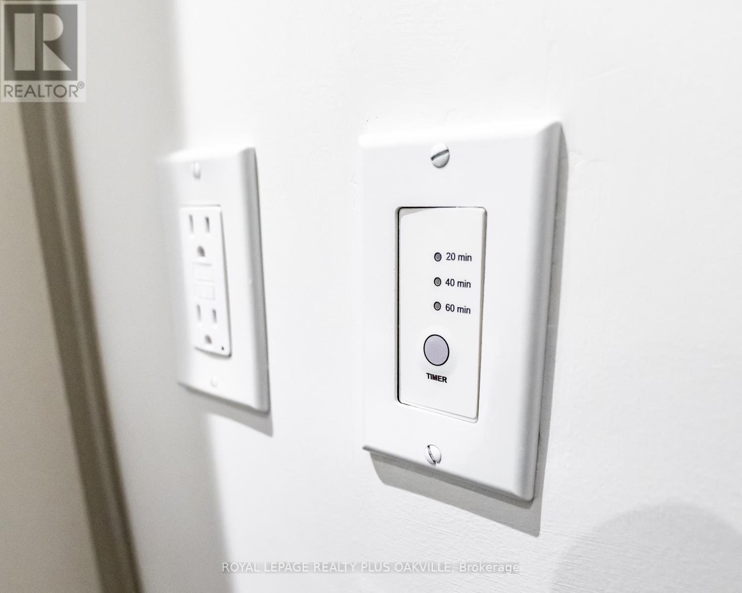 1505 - 488 Burnhamthorpe Road W, Mississauga, Ontario  L5B 0R4 - Photo 25 - W12988364