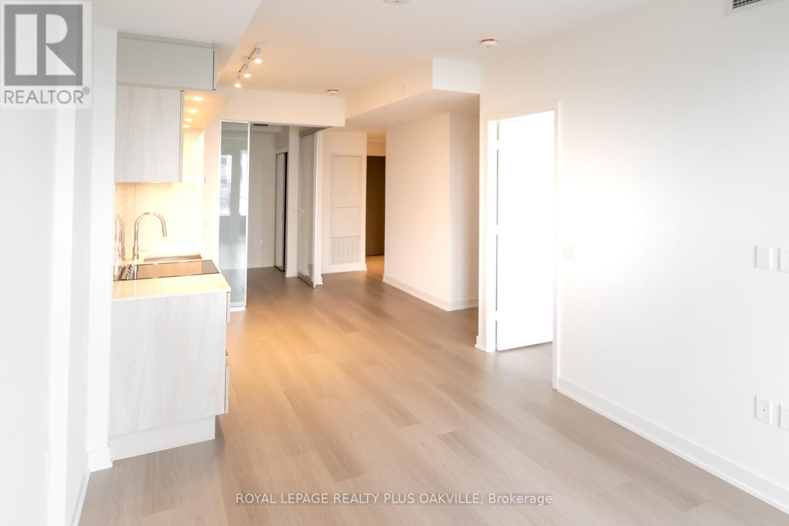 1505 - 488 Burnhamthorpe Road W, Mississauga, Ontario  L5B 0R4 - Photo 7 - W12988364