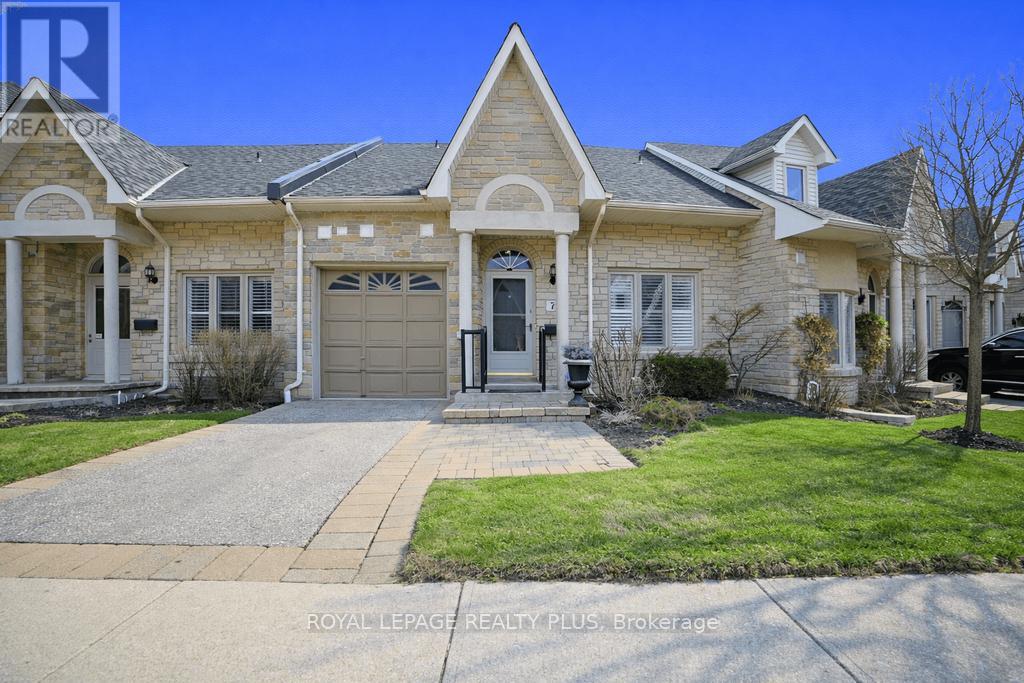 7 - 1010 CRISTINA COURT, Mississauga, Ontario