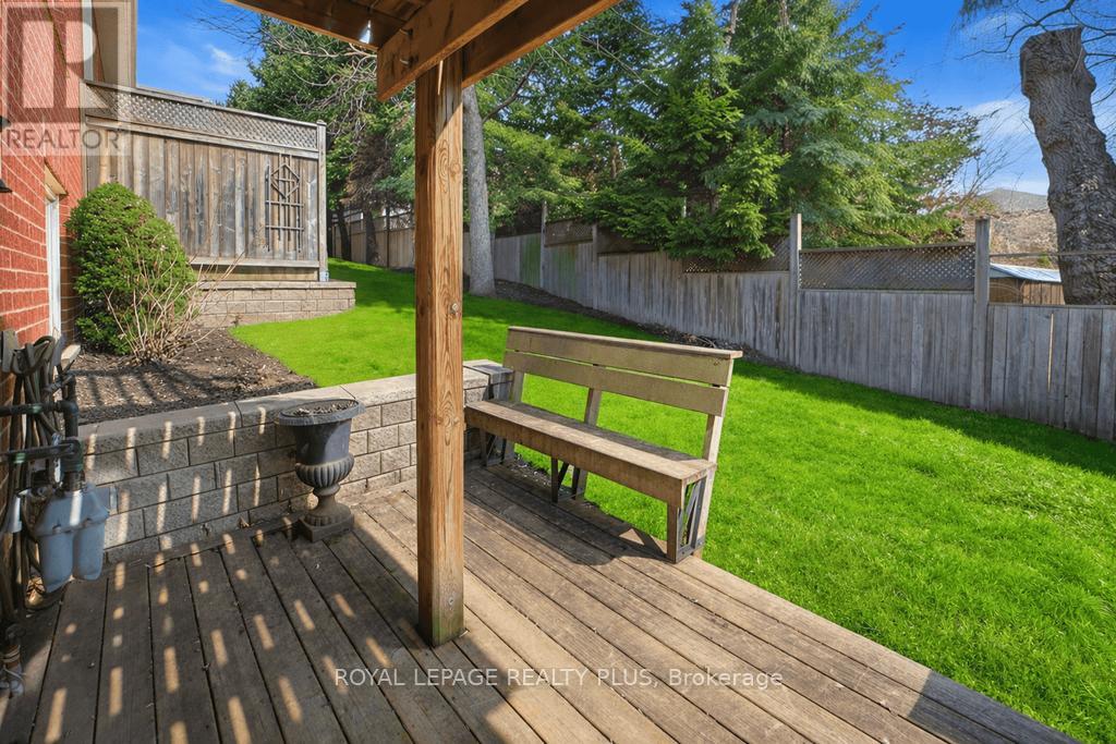 7 - 1010 Cristina Court, Mississauga, Ontario  L5J 4T7 - Photo 11 - W12988370