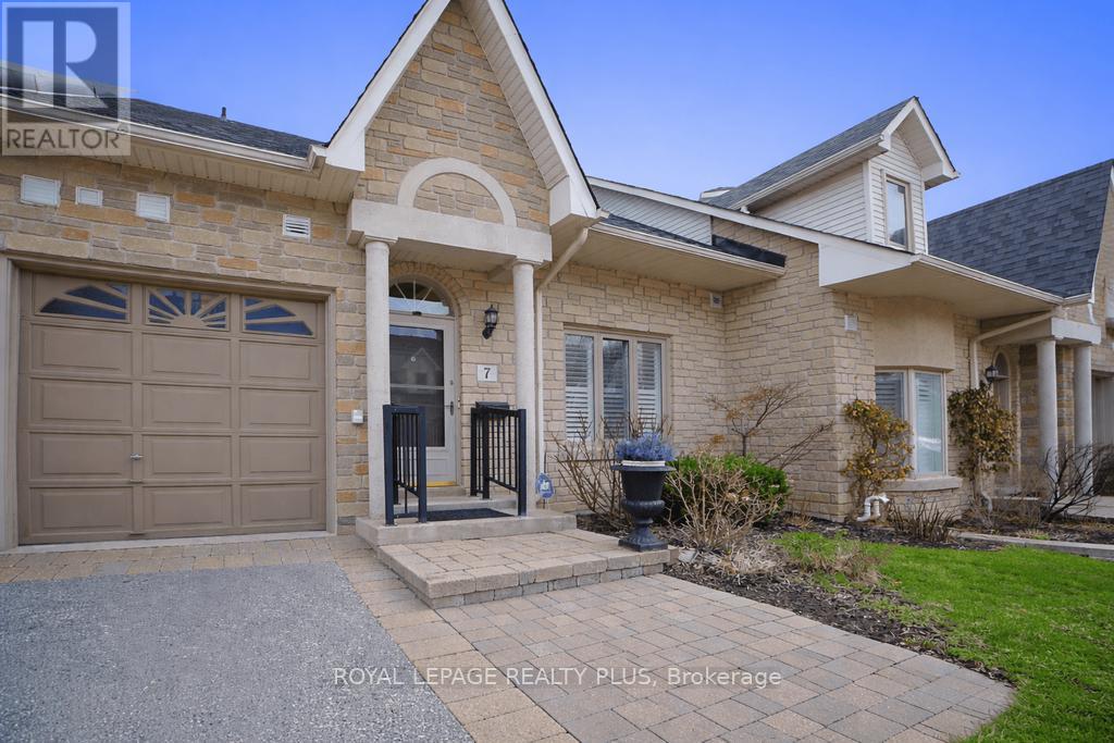 7 - 1010 Cristina Court, Mississauga, Ontario  L5J 4T7 - Photo 12 - W12988370