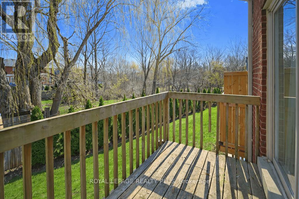 7 - 1010 Cristina Court, Mississauga, Ontario  L5J 4T7 - Photo 2 - W12988370