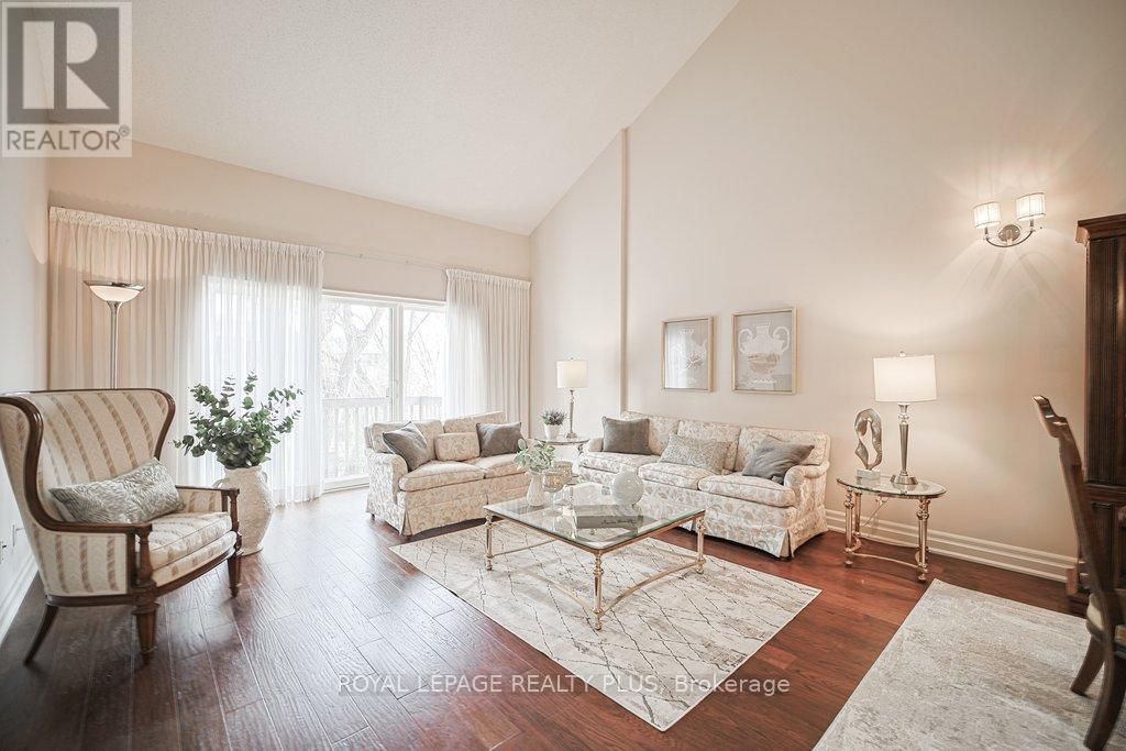 7 - 1010 Cristina Court, Mississauga, Ontario  L5J 4T7 - Photo 3 - W12988370