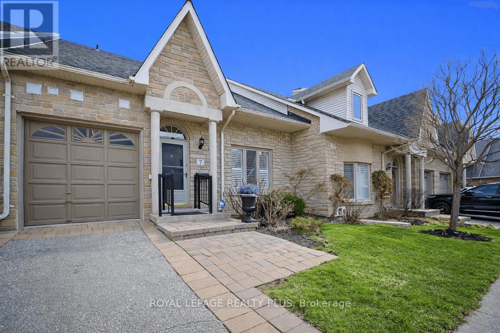 7 - 1010 Cristina Court, Mississauga, Ontario  L5J 4T7 - Photo 44 - W12988370