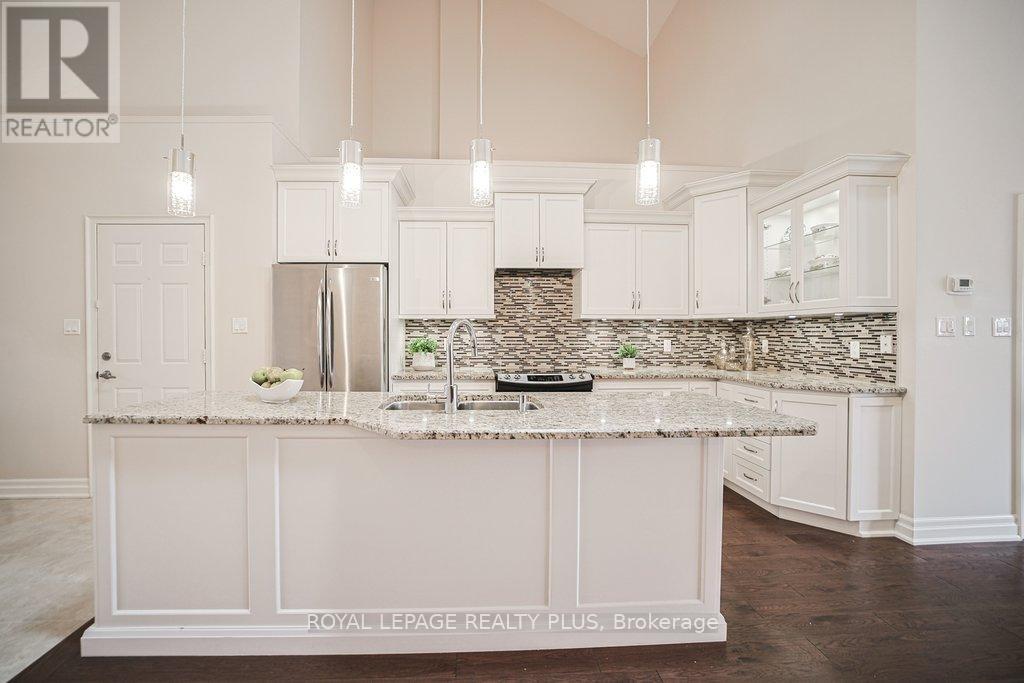 7 - 1010 Cristina Court, Mississauga, Ontario  L5J 4T7 - Photo 8 - W12988370