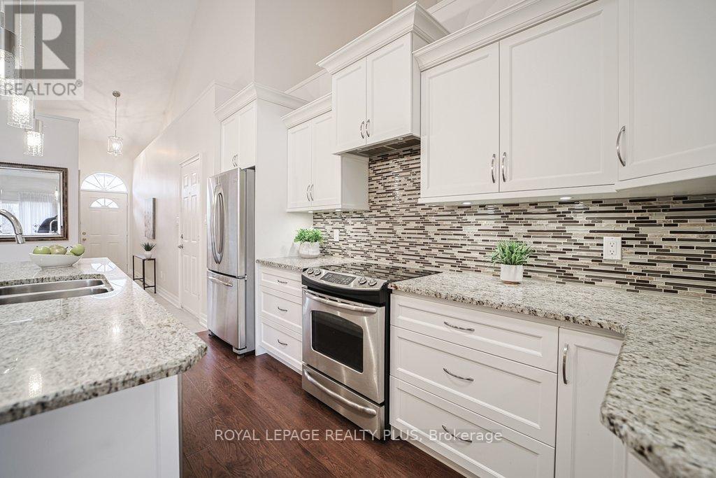 7 - 1010 Cristina Court, Mississauga, Ontario  L5J 4T7 - Photo 9 - W12988370