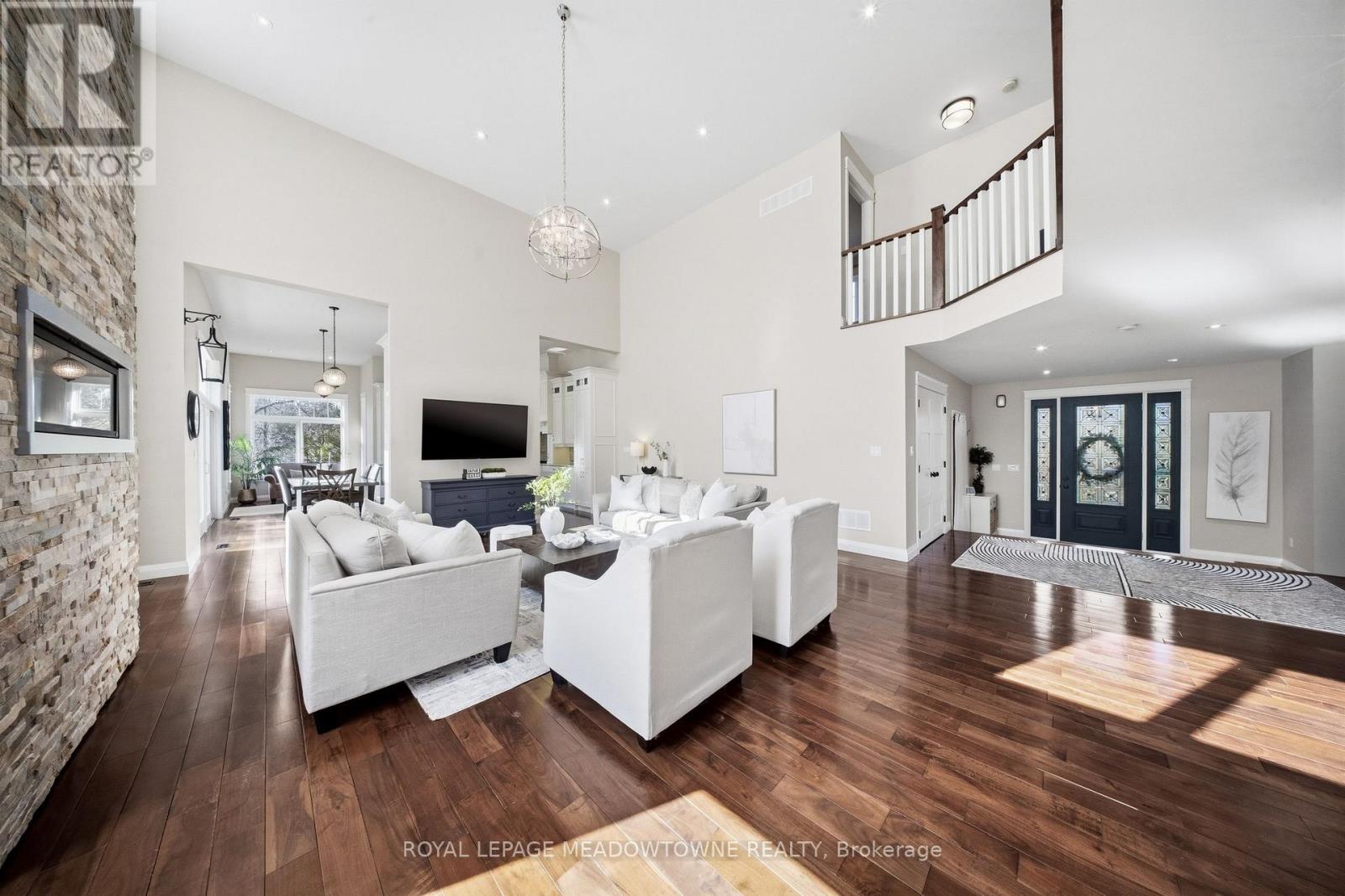 254 Main Street S, Halton Hills, Ontario L7G 4S5 - Photo 9 - W12986436