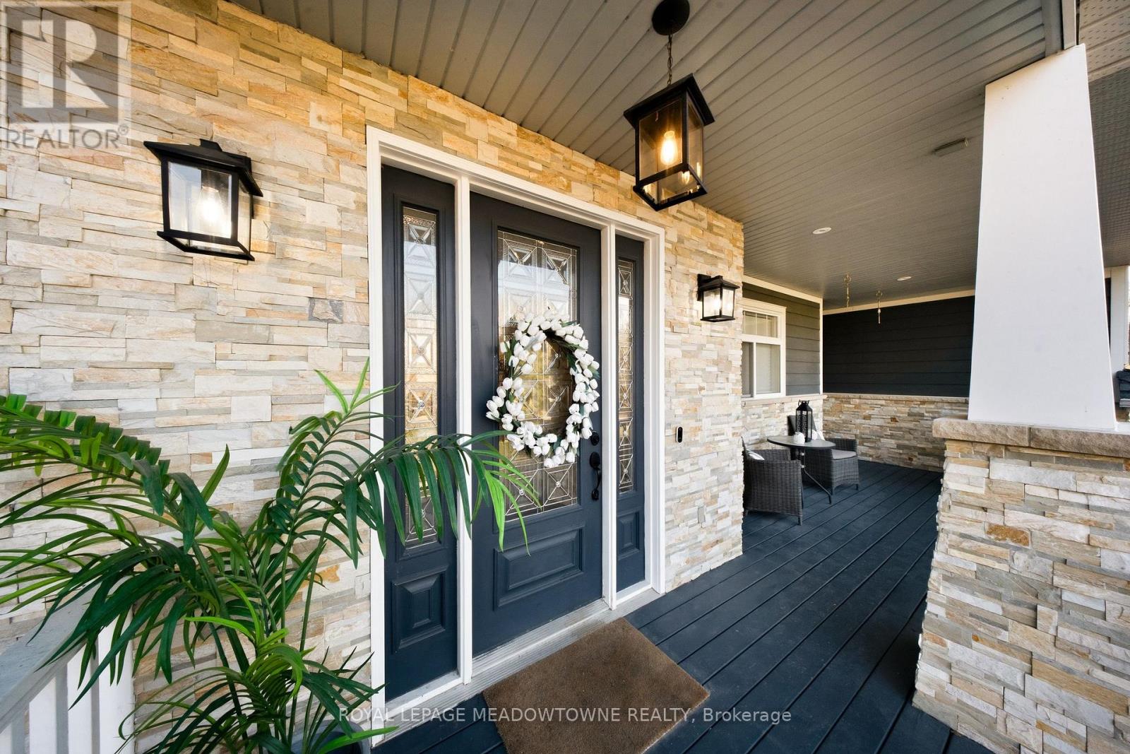 254 Main Street S, Halton Hills, Ontario L7G 4S5 - Photo 5 - W12986436