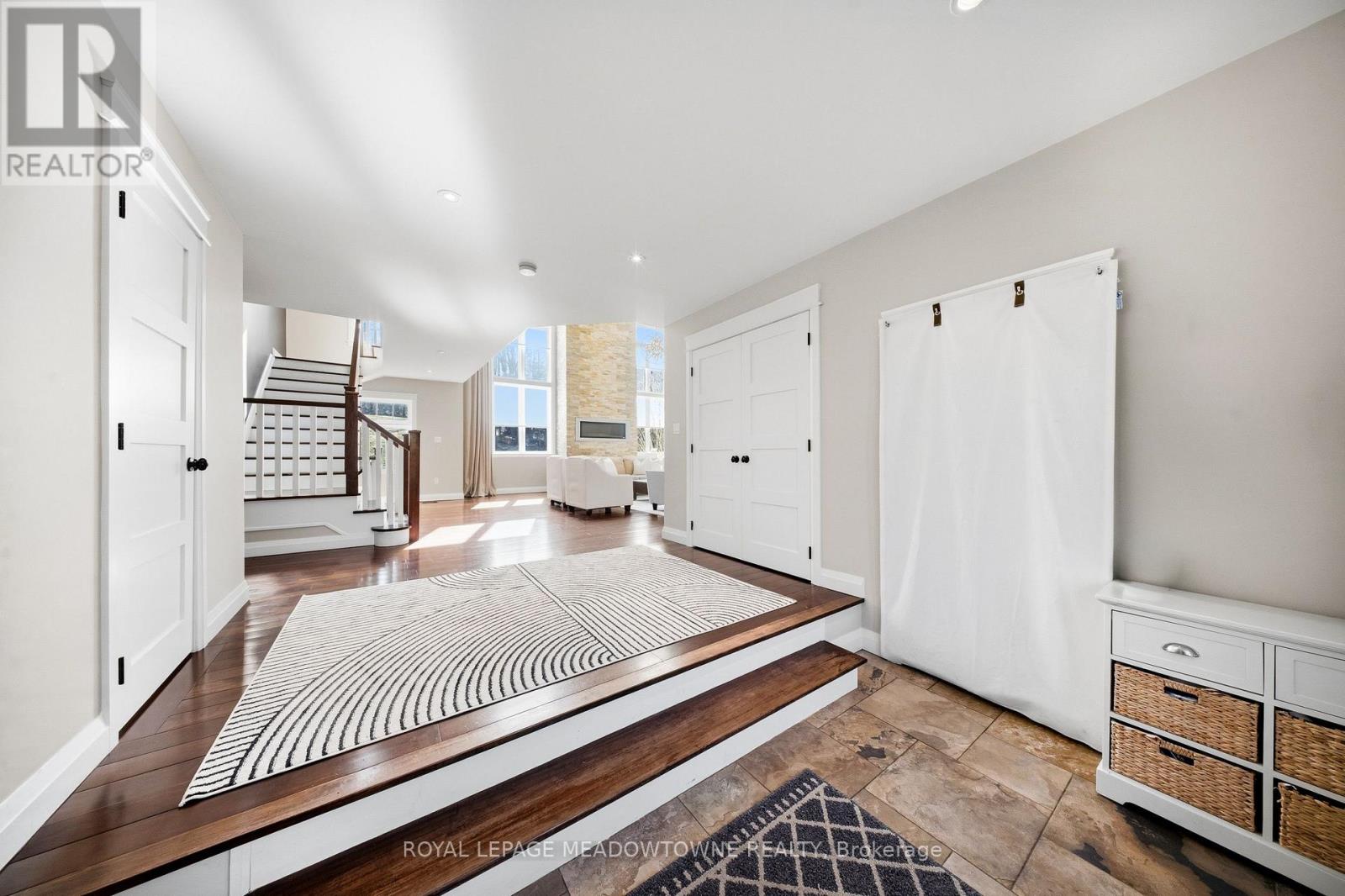 254 Main Street S, Halton Hills, Ontario L7G 4S5 - Photo 7 - W12986436