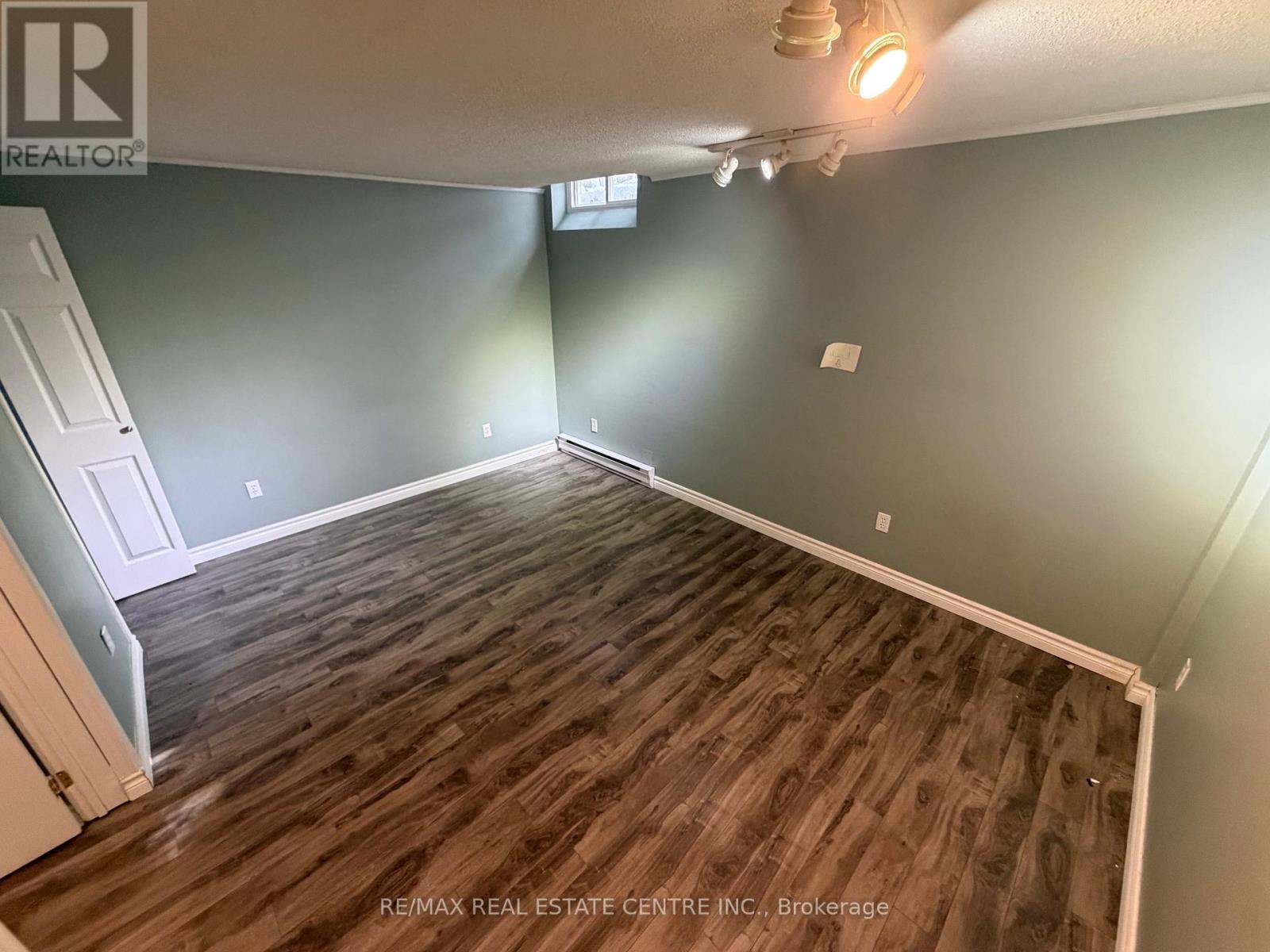 29 - 219 Kingswood Drive, Kitchener, Ontario  N2E 3J5 - Photo 12 - X12988390