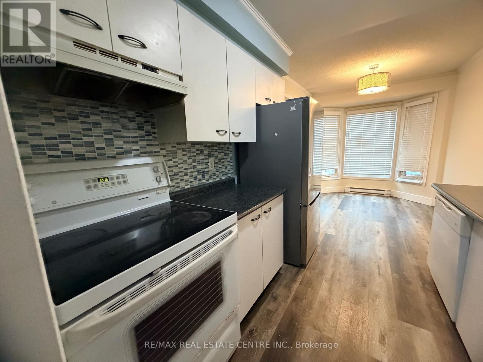 29 - 219 Kingswood Drive, Kitchener, Ontario  N2E 3J5 - Photo 7 - X12988390