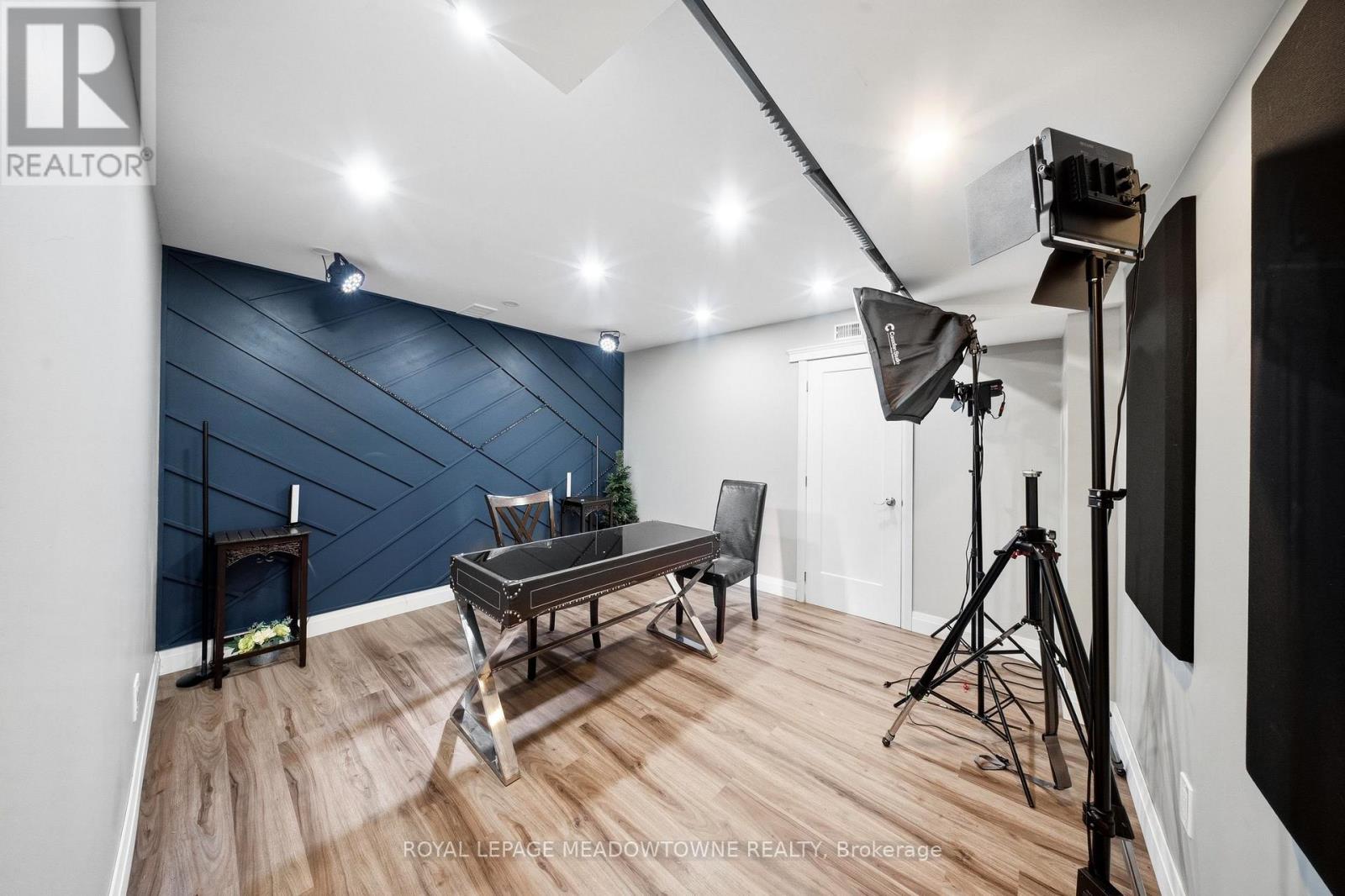 254 Main Street S, Halton Hills, Ontario L7G 4S5 - Photo 38 - W12986436