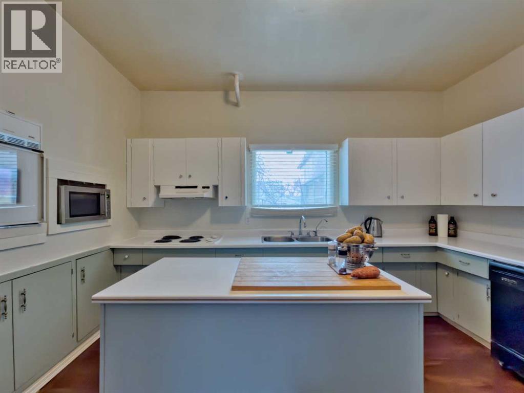 6754 17 Avenue, Coleman, Alberta  T0K 0M0 - Photo 5 - A2288957