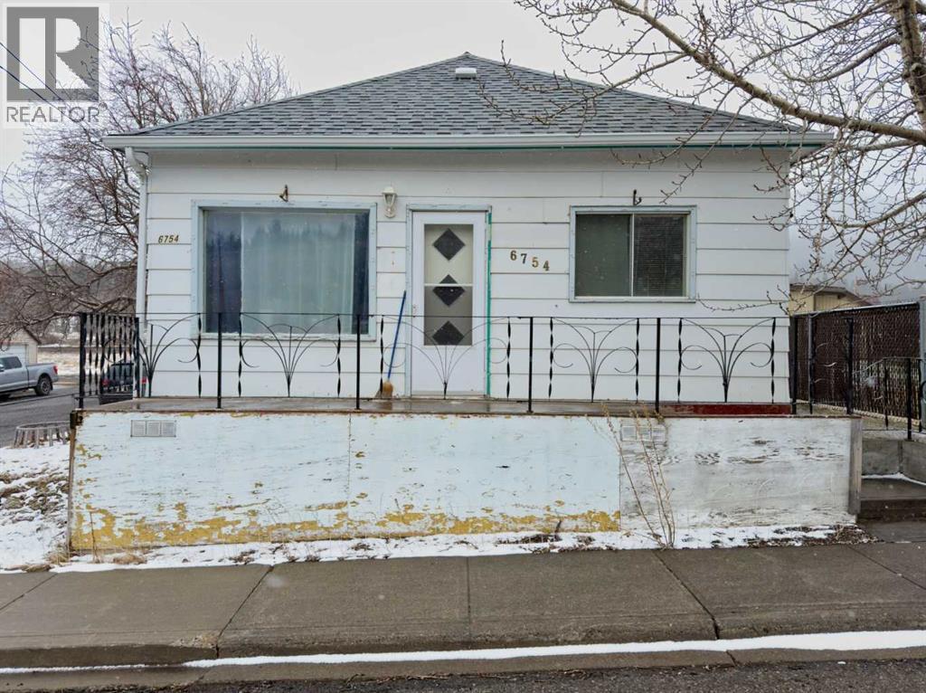 6754 17 Avenue, Coleman, Alberta  T0K 0M0 - Photo 1 - A2288957