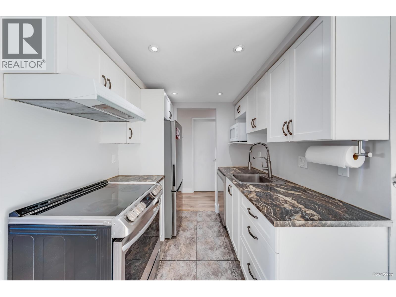 320 3080 Lonsdale Avenue, North Vancouver, British Columbia  V7N 3J5 - Photo 2 - R3109511