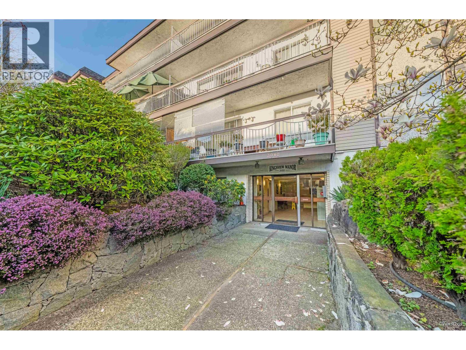 320 3080 LONSDALE AVENUE, North Vancouver, British Columbia