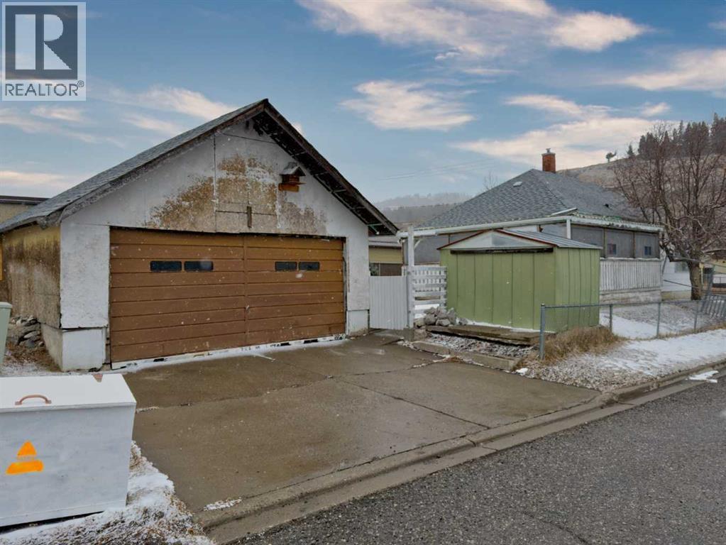 6754 17 Avenue, Coleman, Alberta  T0K 0M0 - Photo 14 - A2288957