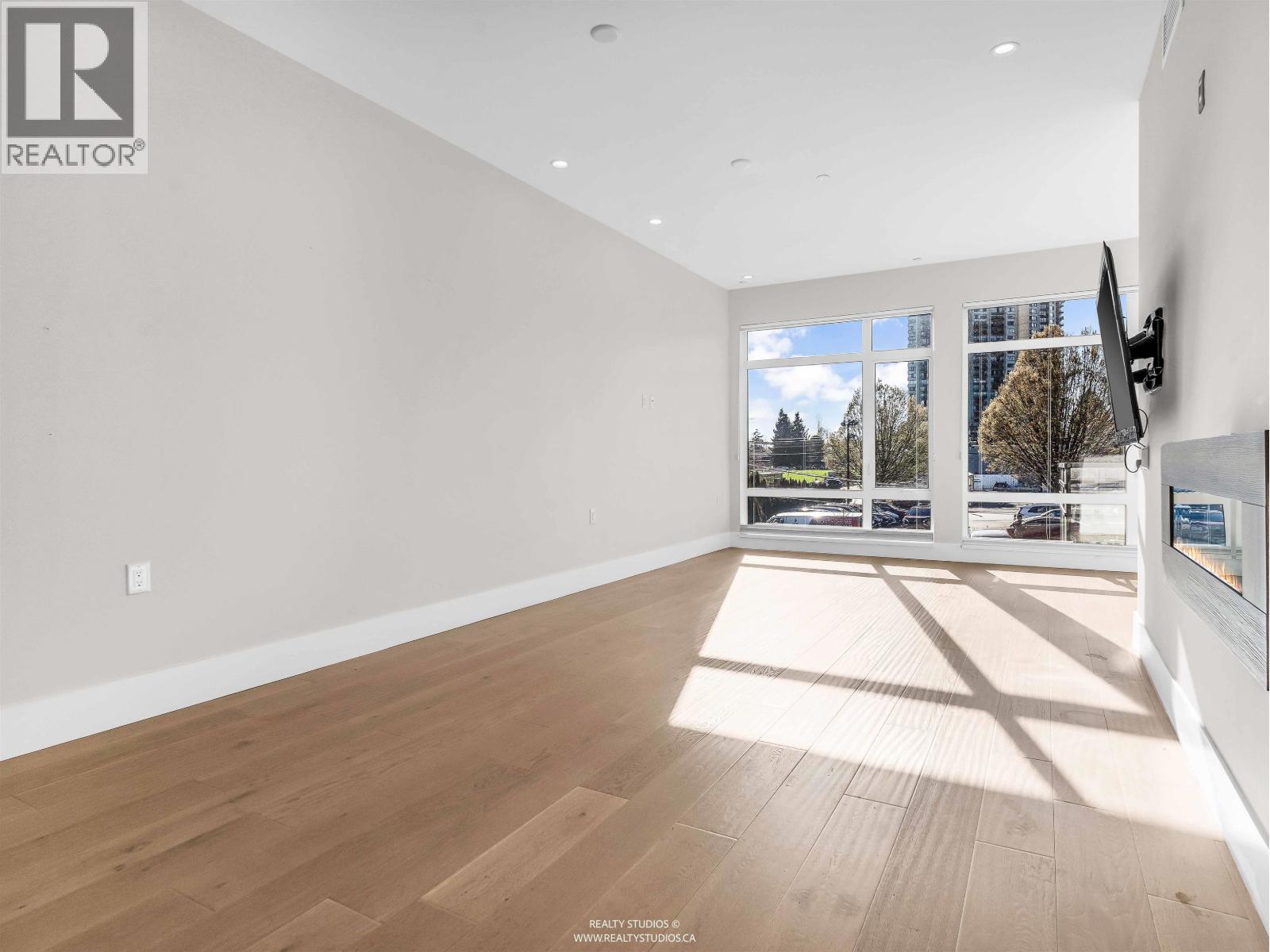 206 1591 Bowser Avenue, North Vancouver, British Columbia  V7P 2Y4 - Photo 8 - R3109972