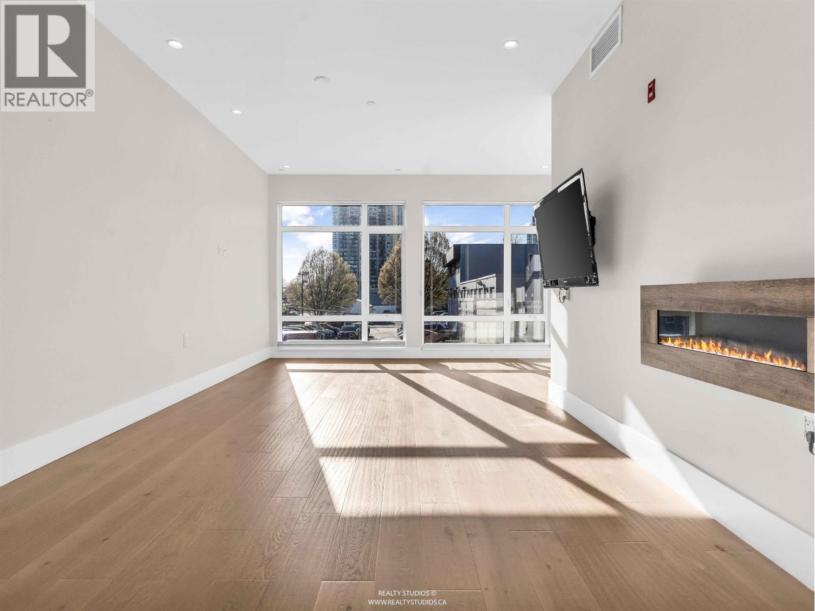 206 1591 Bowser Avenue, North Vancouver, British Columbia  V7P 2Y4 - Photo 10 - R3109972