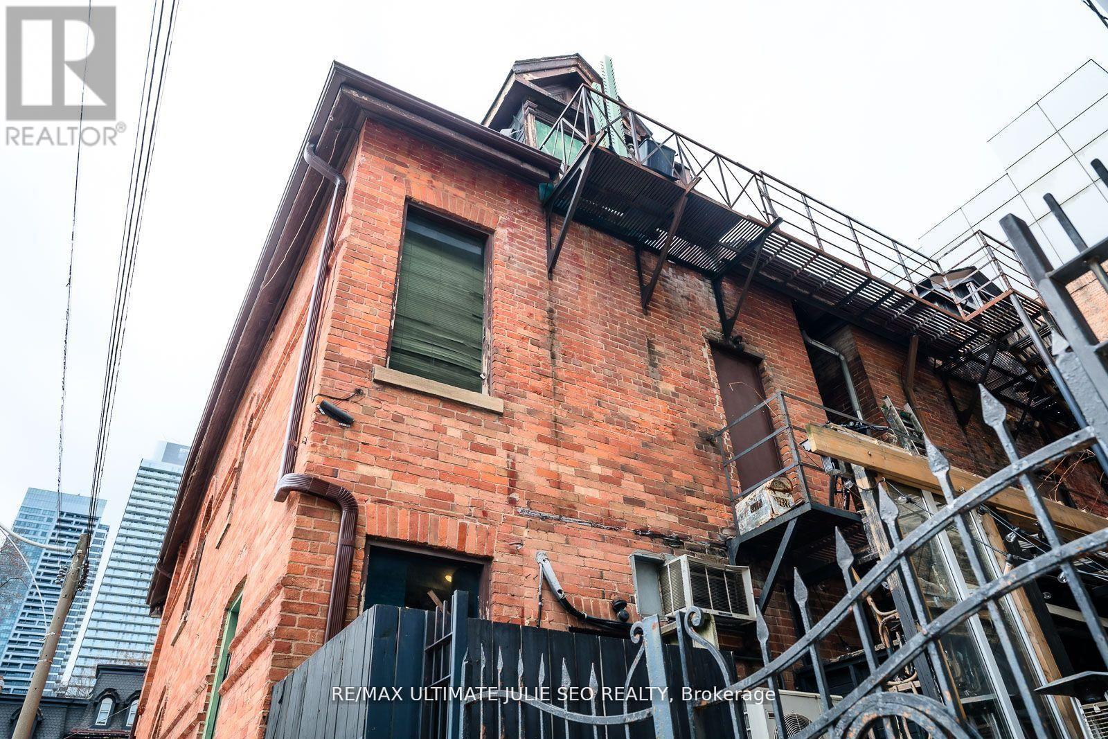 551 Church Street, Toronto, Ontario  M4Y 2E2 - Photo 5 - C12988404
