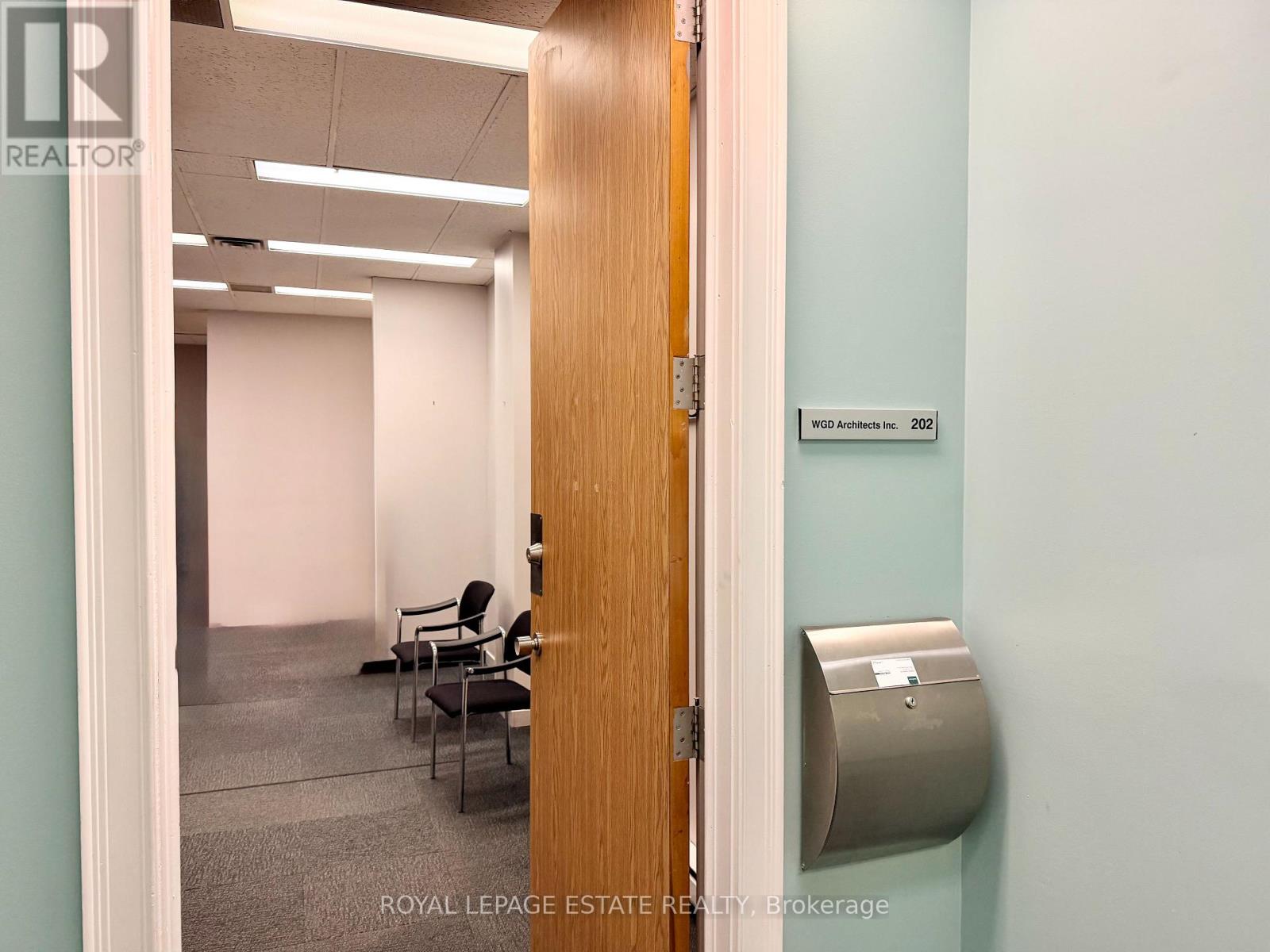 202 - 124 Merton Street, Toronto, Ontario  M4S 2Z2 - Photo 3 - C12936788