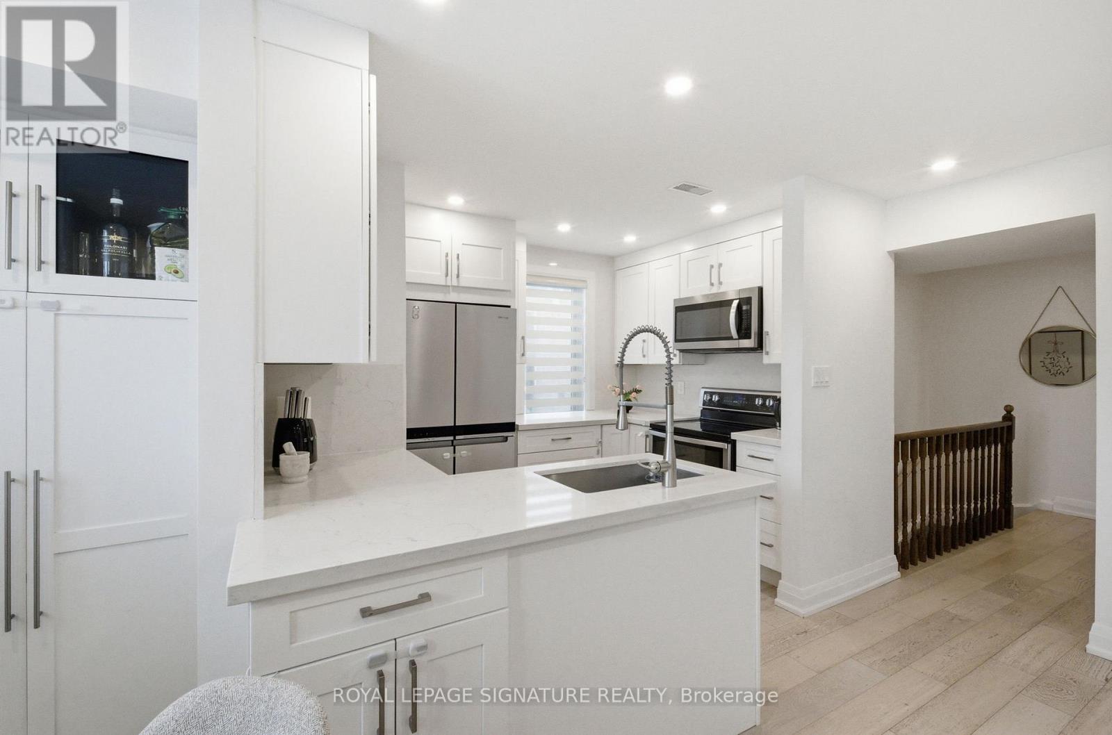 1029 - 75 Weldrick Road E, Richmond Hill, Ontario  L4C 0H9 - Photo 4 - N12895488