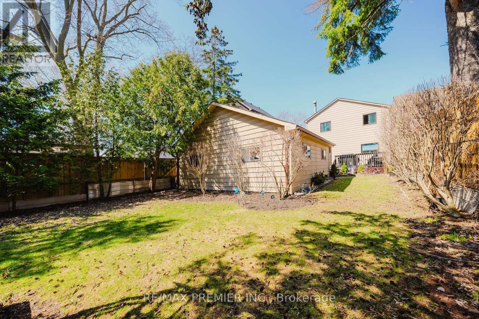 23 Lippincott Street W, Toronto, Ontario  M9N 1B3 - Photo 15 - W12978940