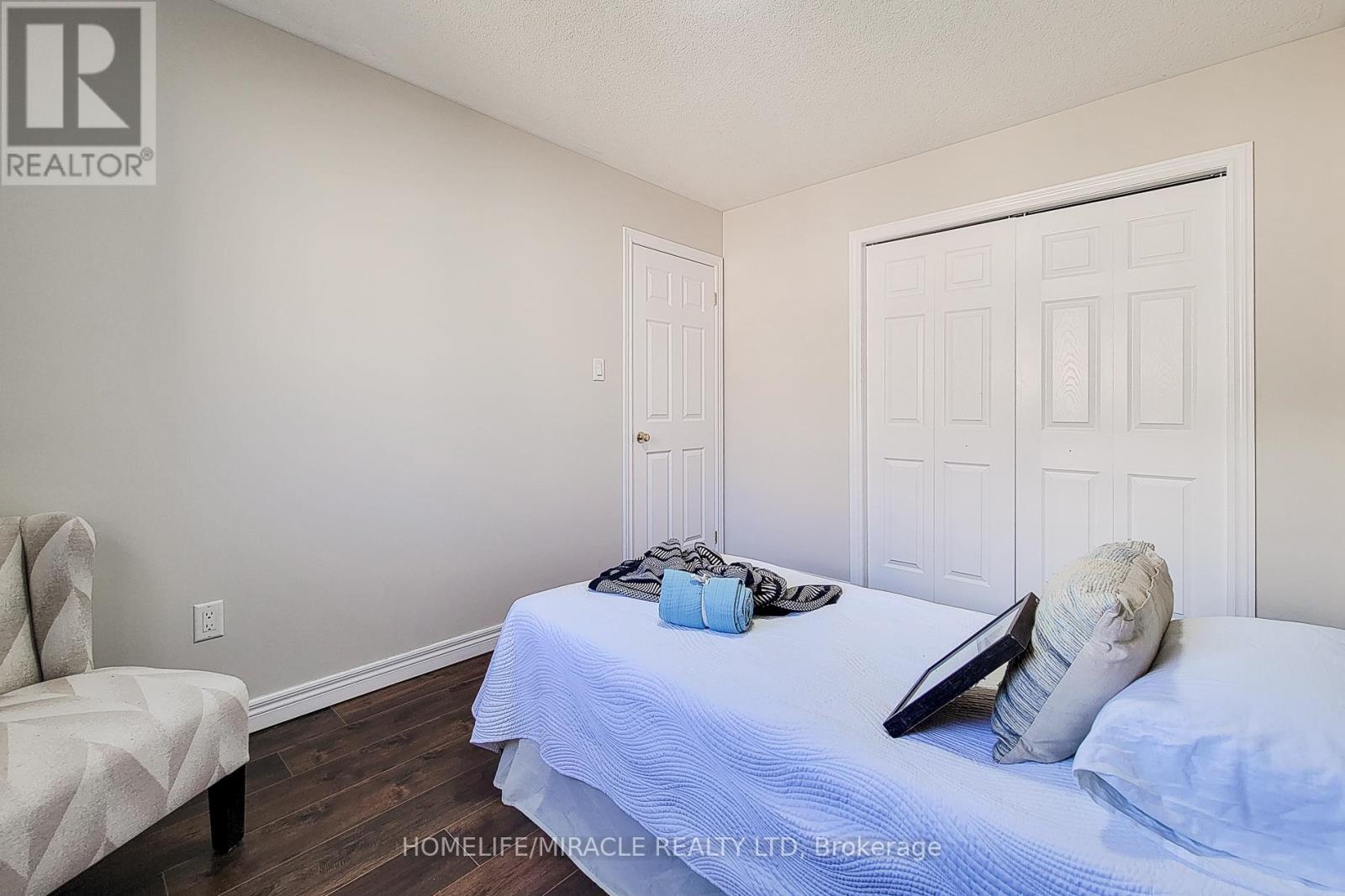 2423 Montagne Avenue, Oakville, Ontario  L6M 0J4 - Photo 17 - W12988408