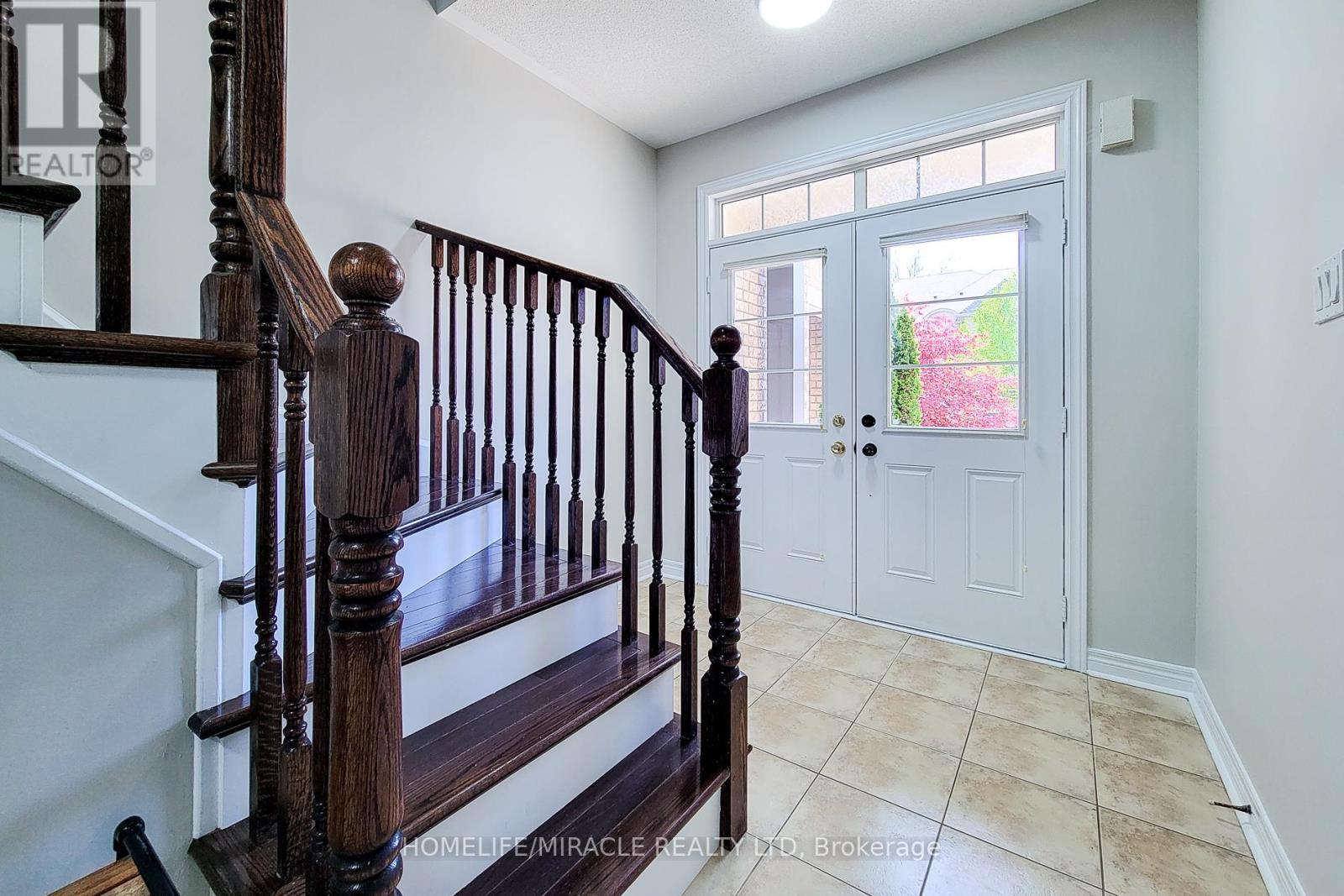 2423 Montagne Avenue, Oakville, Ontario  L6M 0J4 - Photo 5 - W12988408