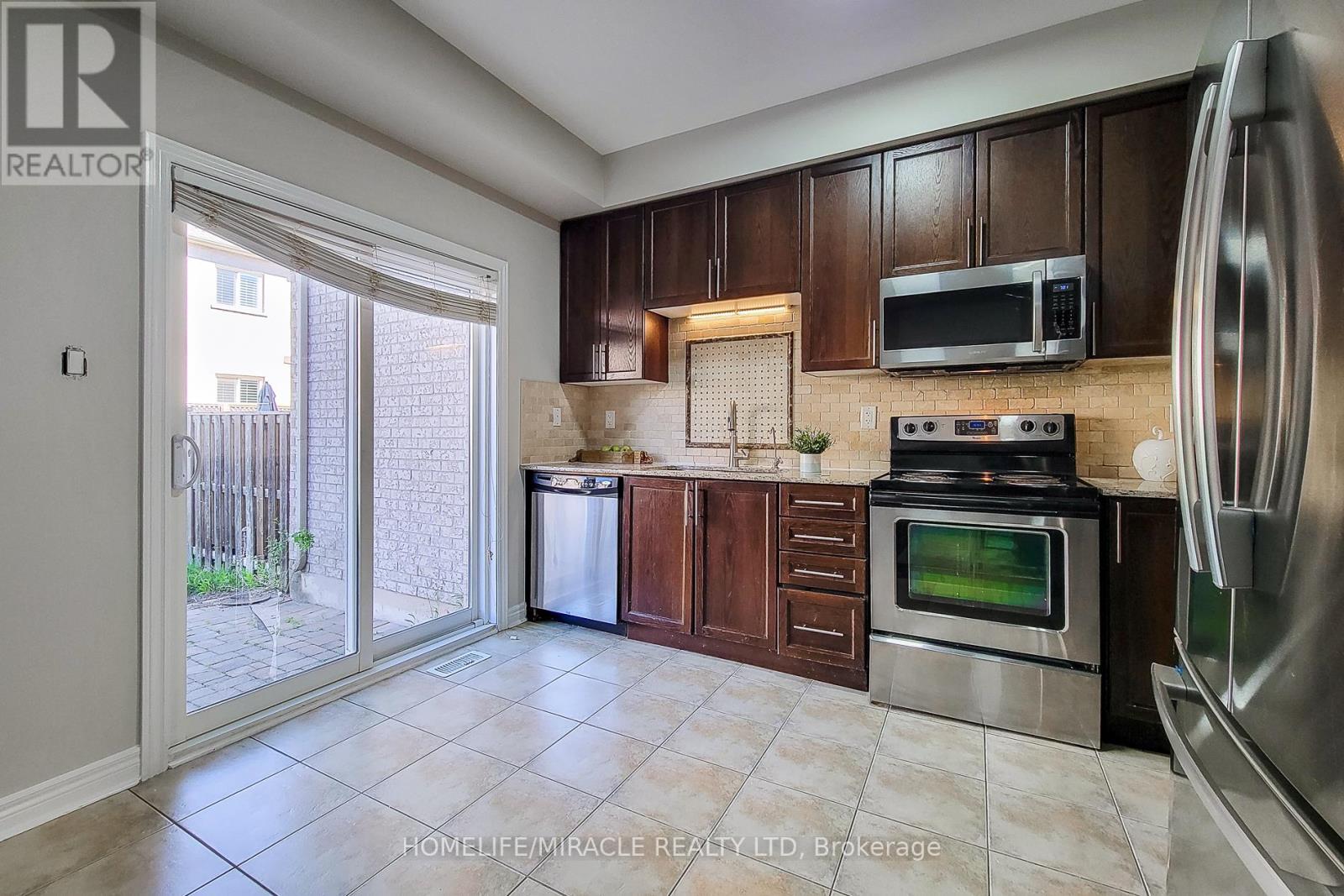 2423 Montagne Avenue, Oakville, Ontario  L6M 0J4 - Photo 9 - W12988408