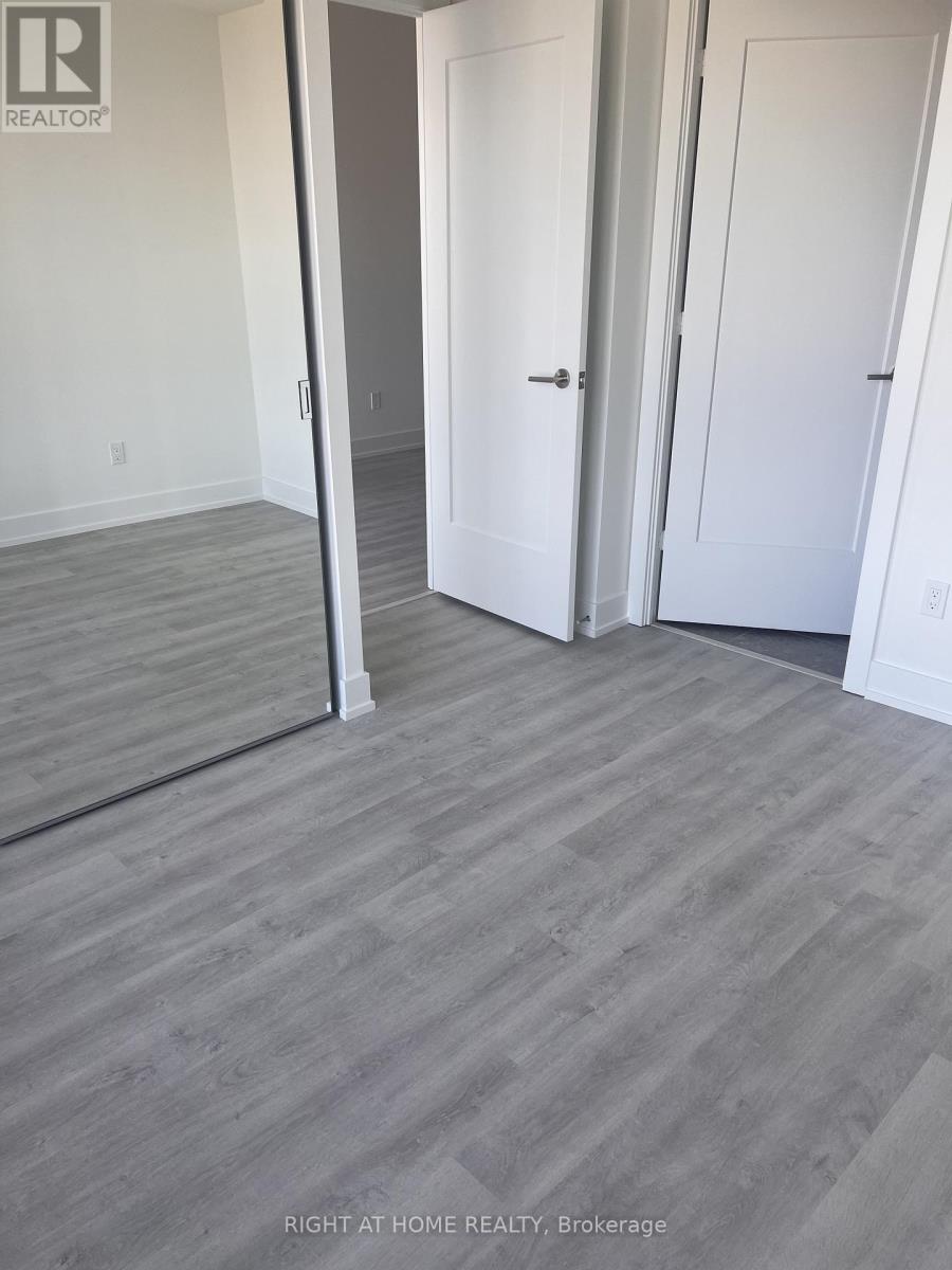 60 Central Park Roadway, Toronto, Ontario  M9A 0E6 - Photo 11 - W12988410