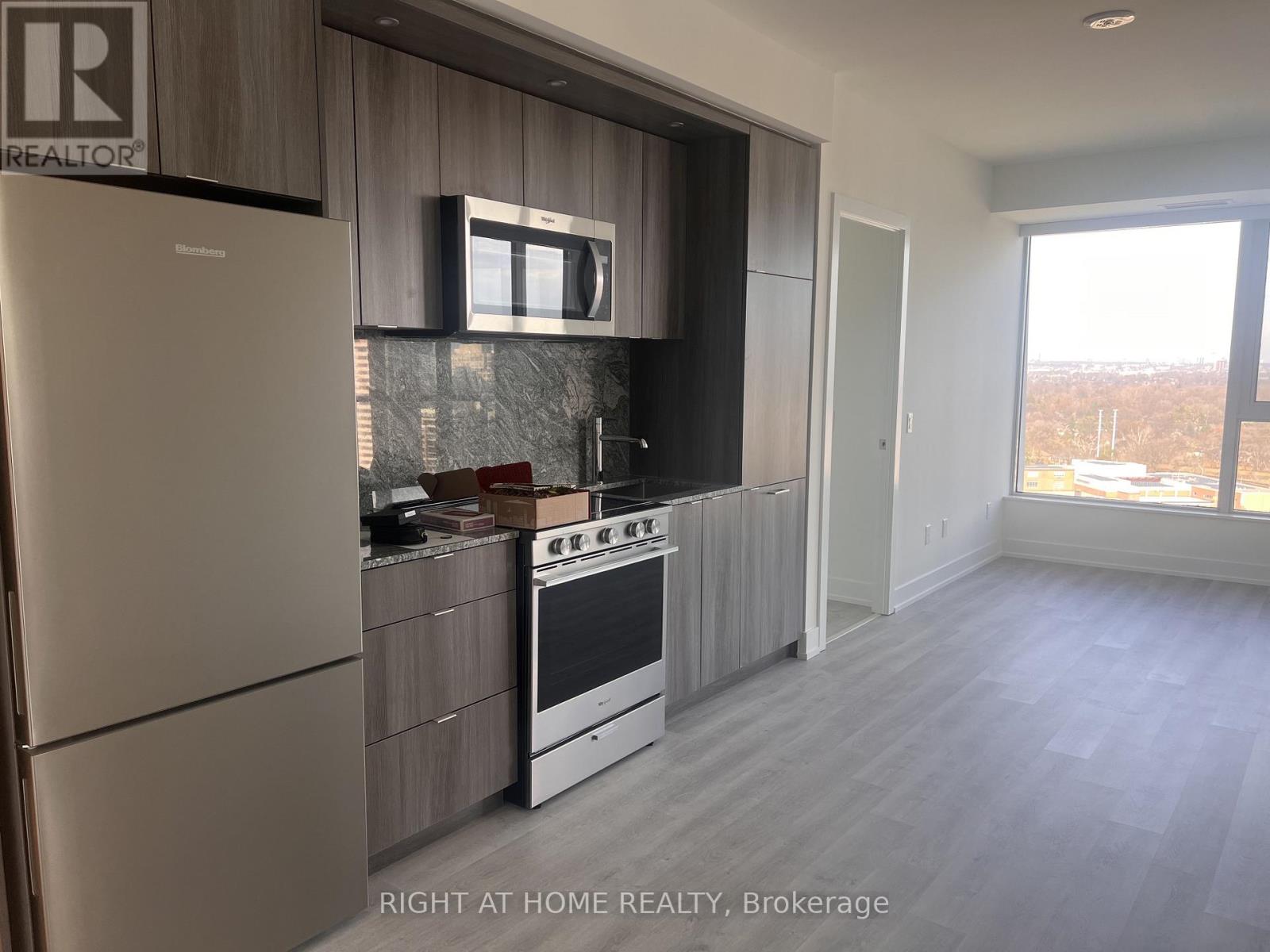 60 Central Park Roadway, Toronto, Ontario  M9A 0E6 - Photo 7 - W12988410