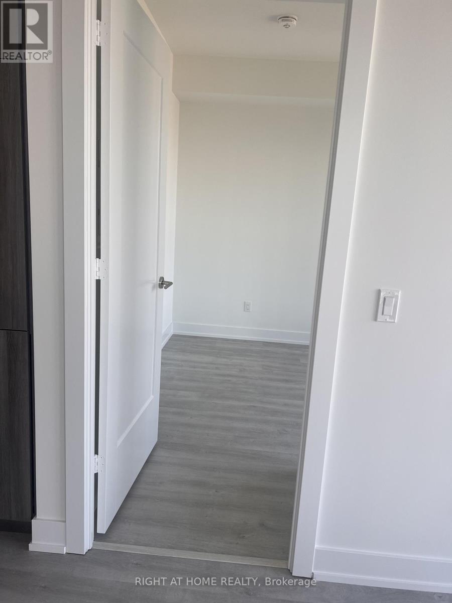 60 Central Park Roadway, Toronto, Ontario  M9A 0E6 - Photo 9 - W12988410