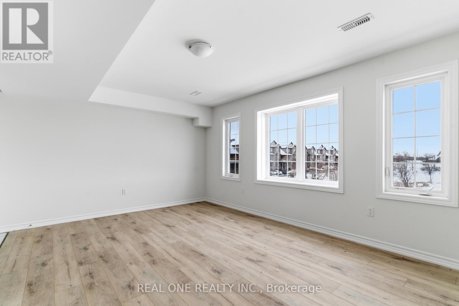 33a - 85 Mullin Drive, Guelph, Ontario N1E 0R4 - Photo 4 - X12988398