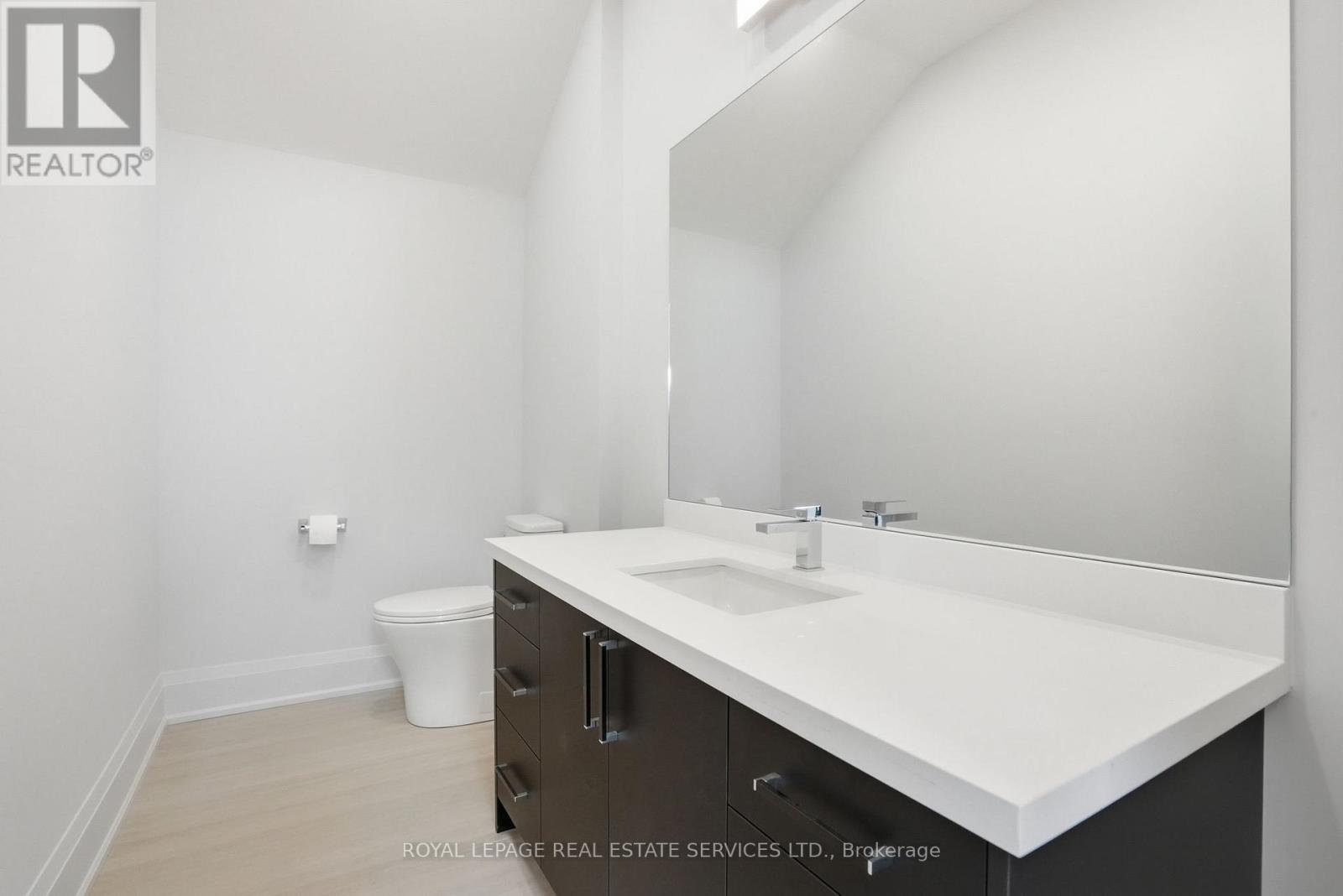 4 - 2100 Old Lakeshore Road, Burlington, Ontario  L7R 1E3 - Photo 18 - W12963232