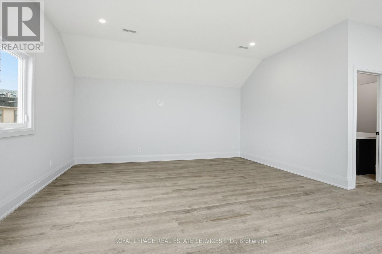 4 - 2100 Old Lakeshore Road, Burlington, Ontario  L7R 1E3 - Photo 15 - W12963232