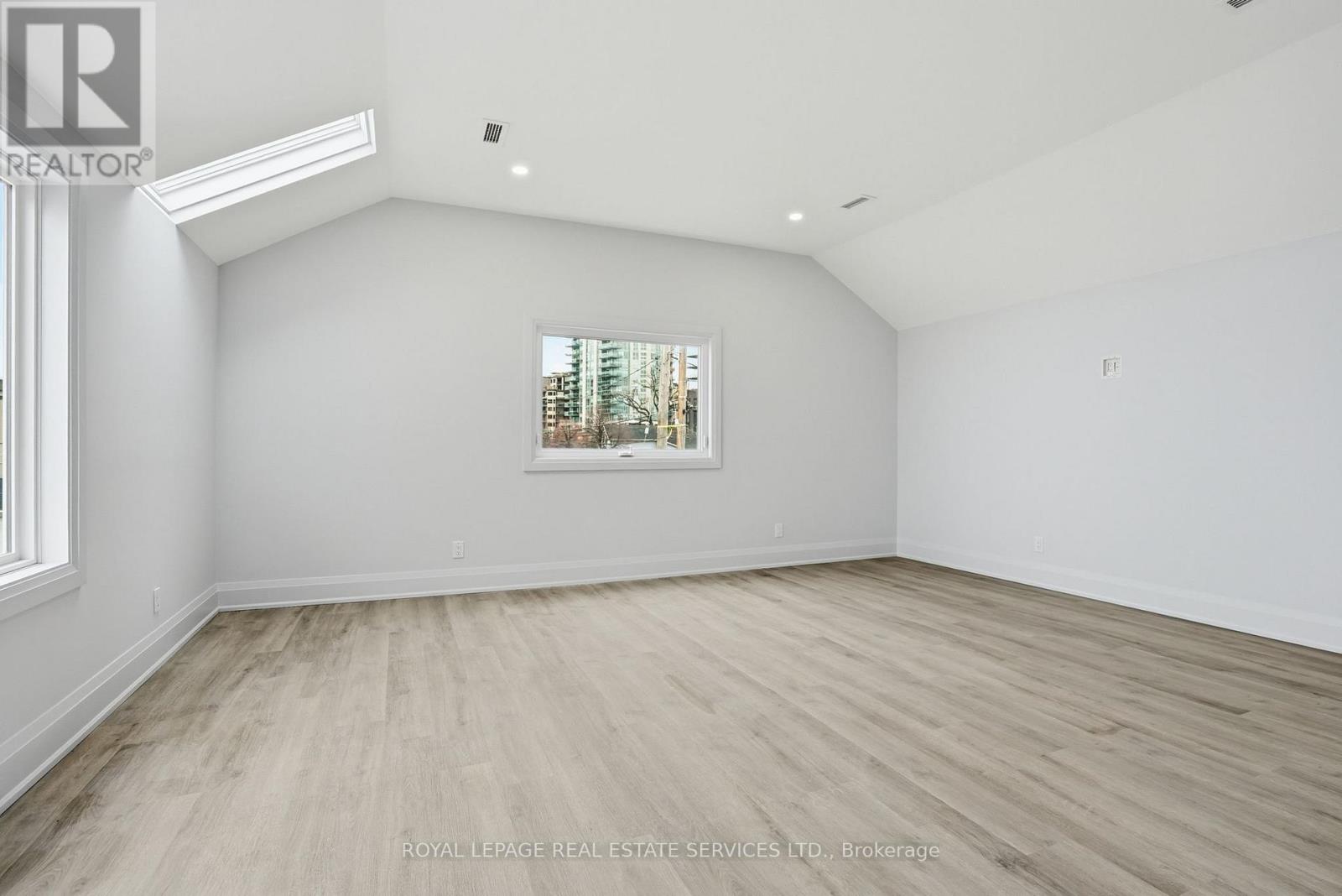 4 - 2100 Old Lakeshore Road, Burlington, Ontario  L7R 1E3 - Photo 17 - W12963232