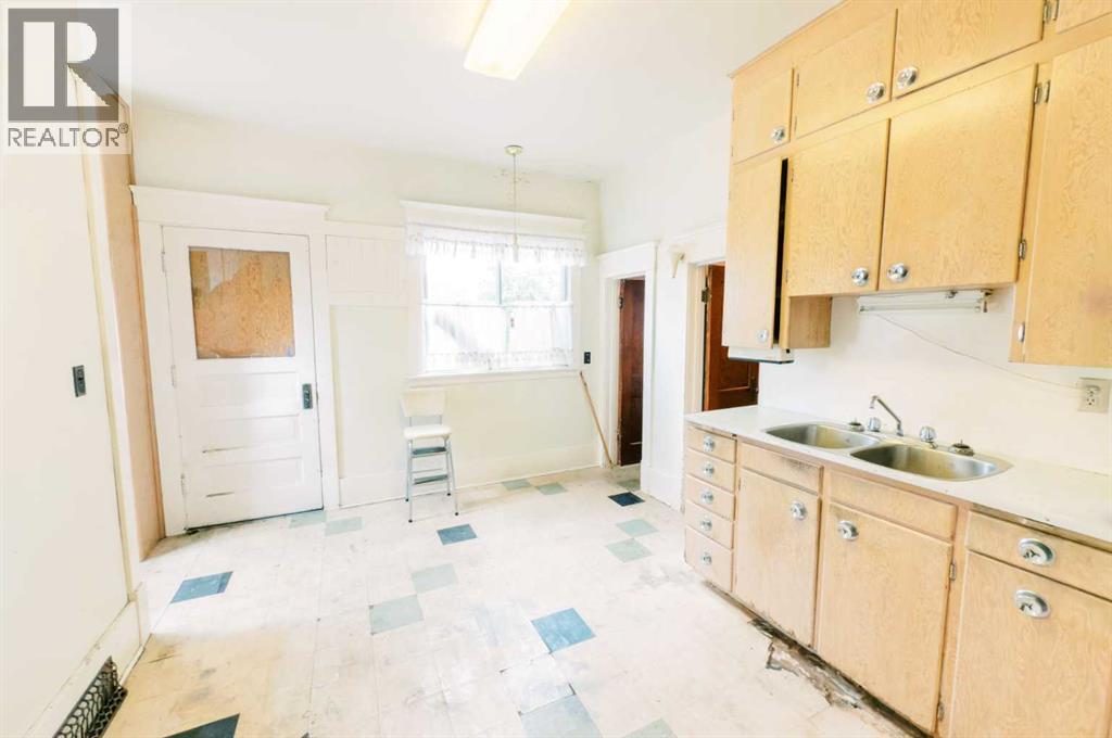 4406 47 Avenue, Stettler, Alberta  T4K 0B7 - Photo 41 - A2247746