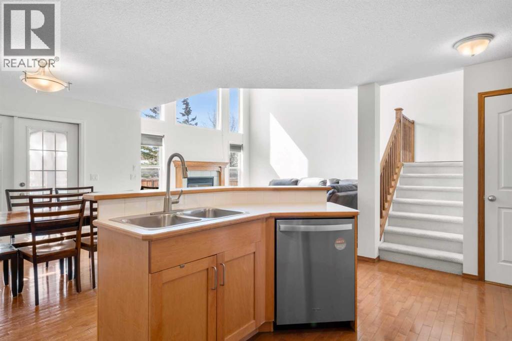 77 Cougarstone Circle SW, Calgary, Alberta  T3H 4W3 - Photo 2 - A2300370