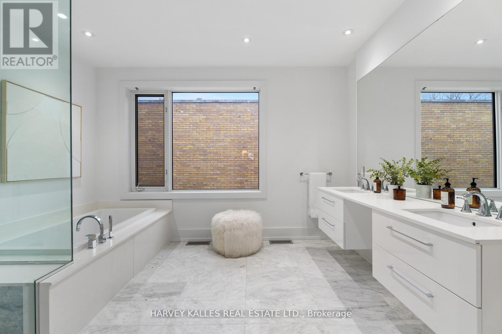 5a Sylvan Avenue, Toronto, Ontario  M6H 1G2 - Photo 18 - C12954364