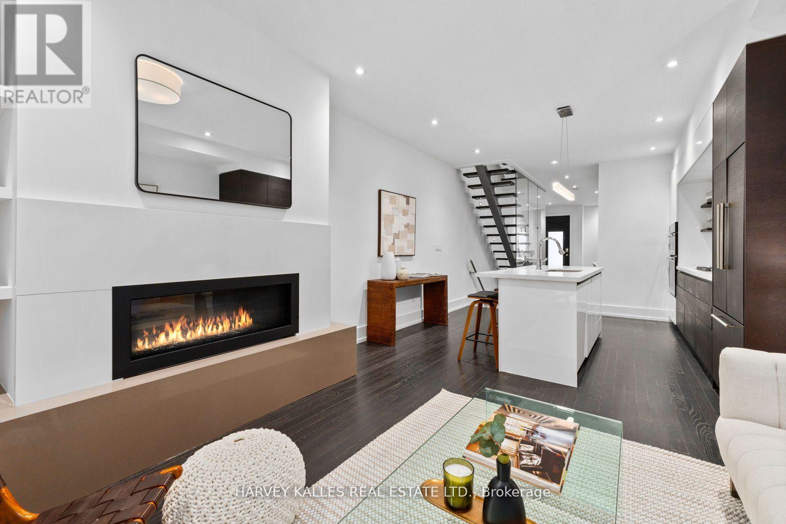 5a Sylvan Avenue, Toronto, Ontario  M6H 1G2 - Photo 7 - C12957696