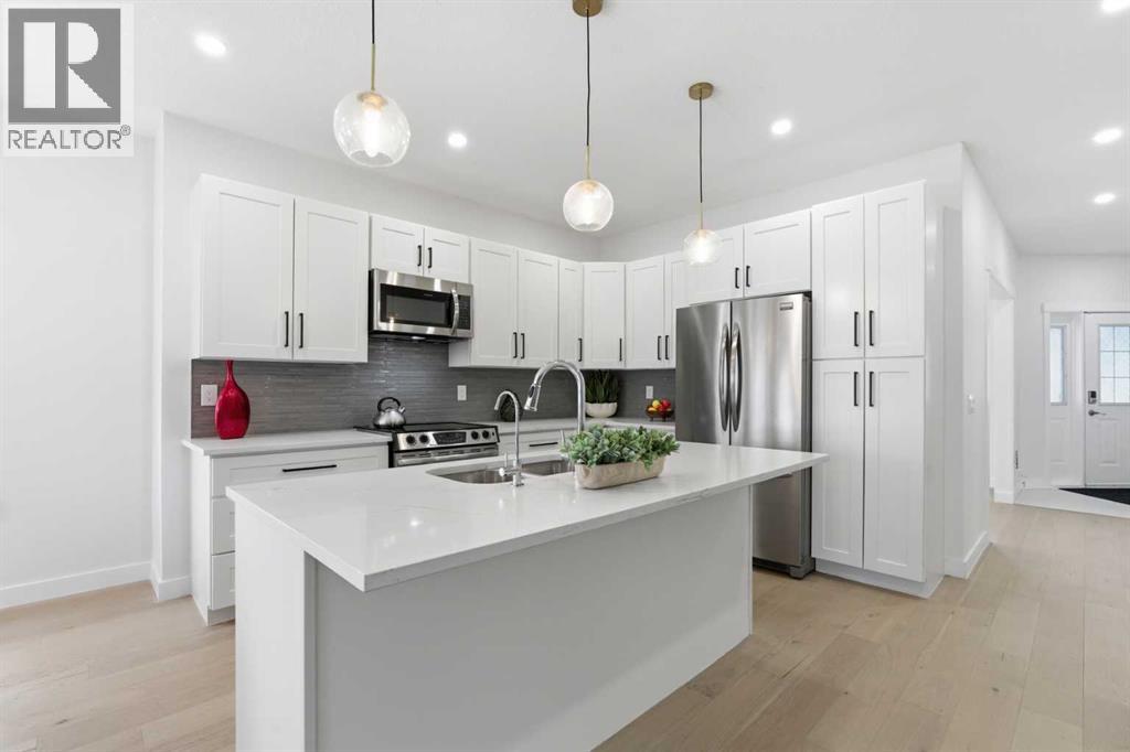 103 Oakmere Green, Chestermere, Alberta  T1X 1N4 - Photo 5 - A2297985