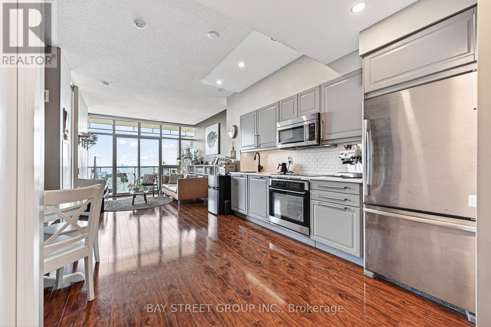 3505 - 33 Charles Street E, Toronto, Ontario  M4Y 0A2 - Photo 2 - C12988440